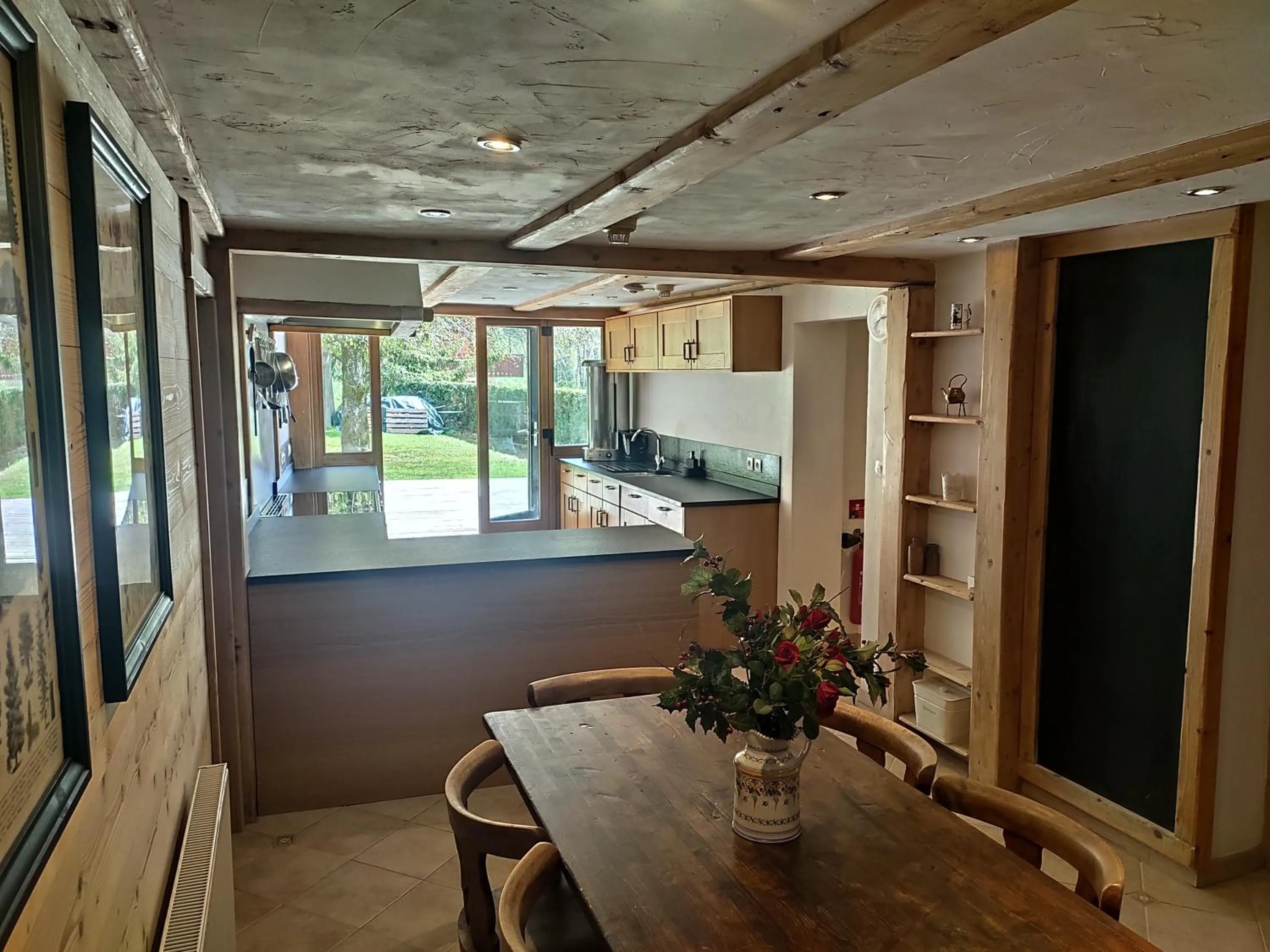 Kitchen or kitchenette in La Chaumiere - Luxury Traditional Chalet, Châtel