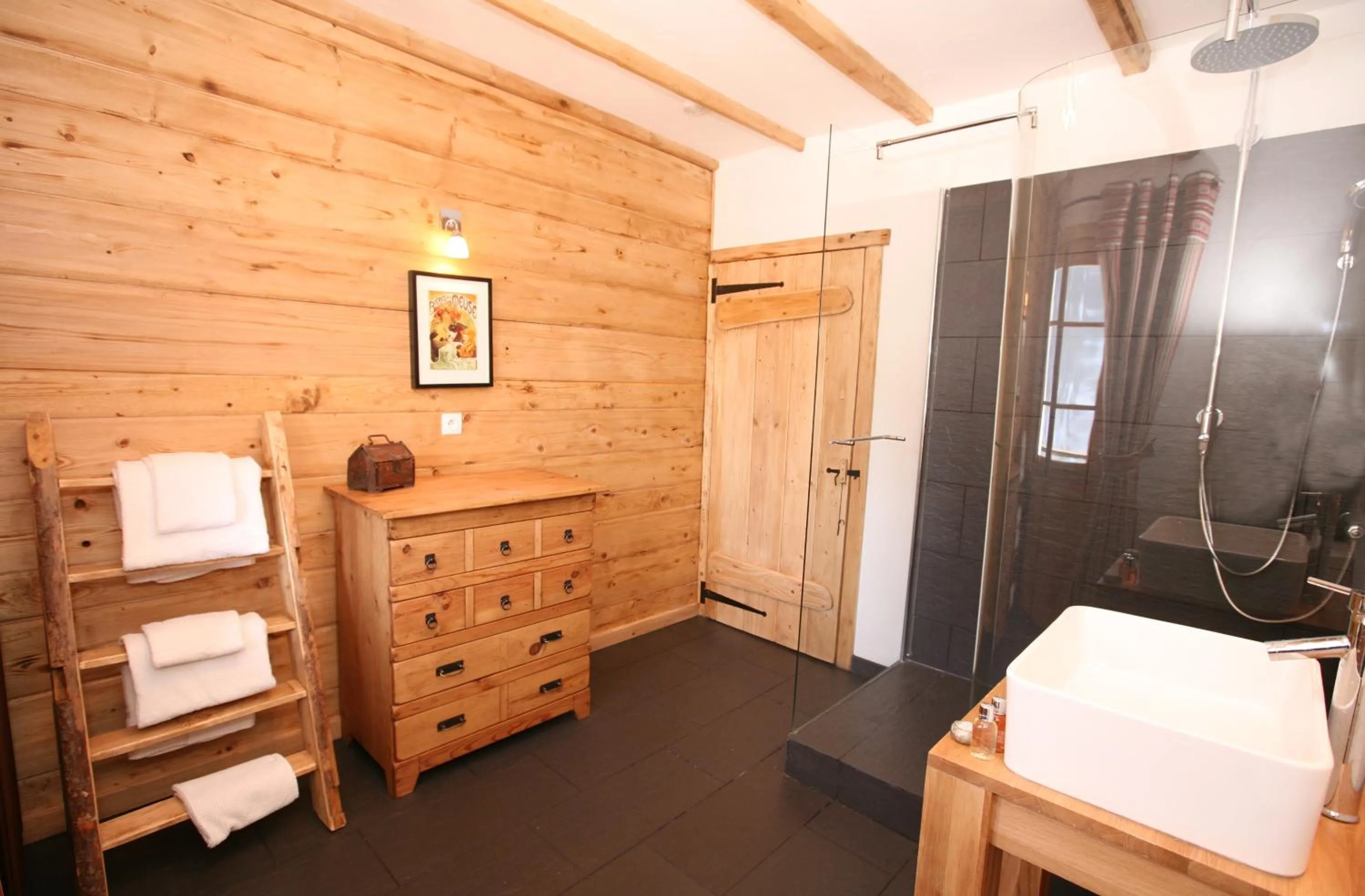 Shower in La Chaumiere - Luxury Traditional Chalet, Châtel