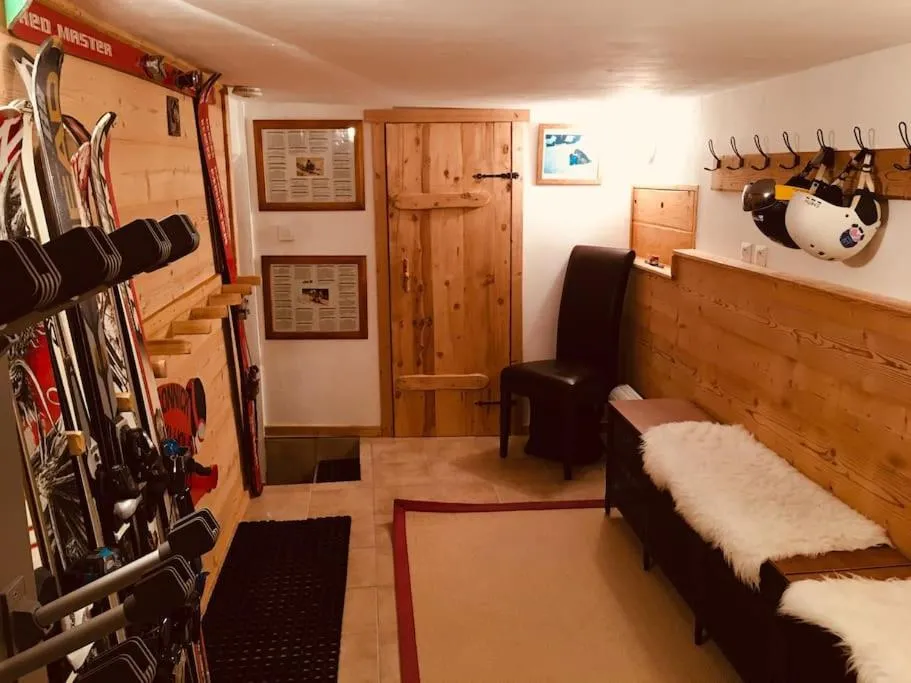 microwave, Bed in La Chaumiere - Luxury Traditional Chalet, Châtel