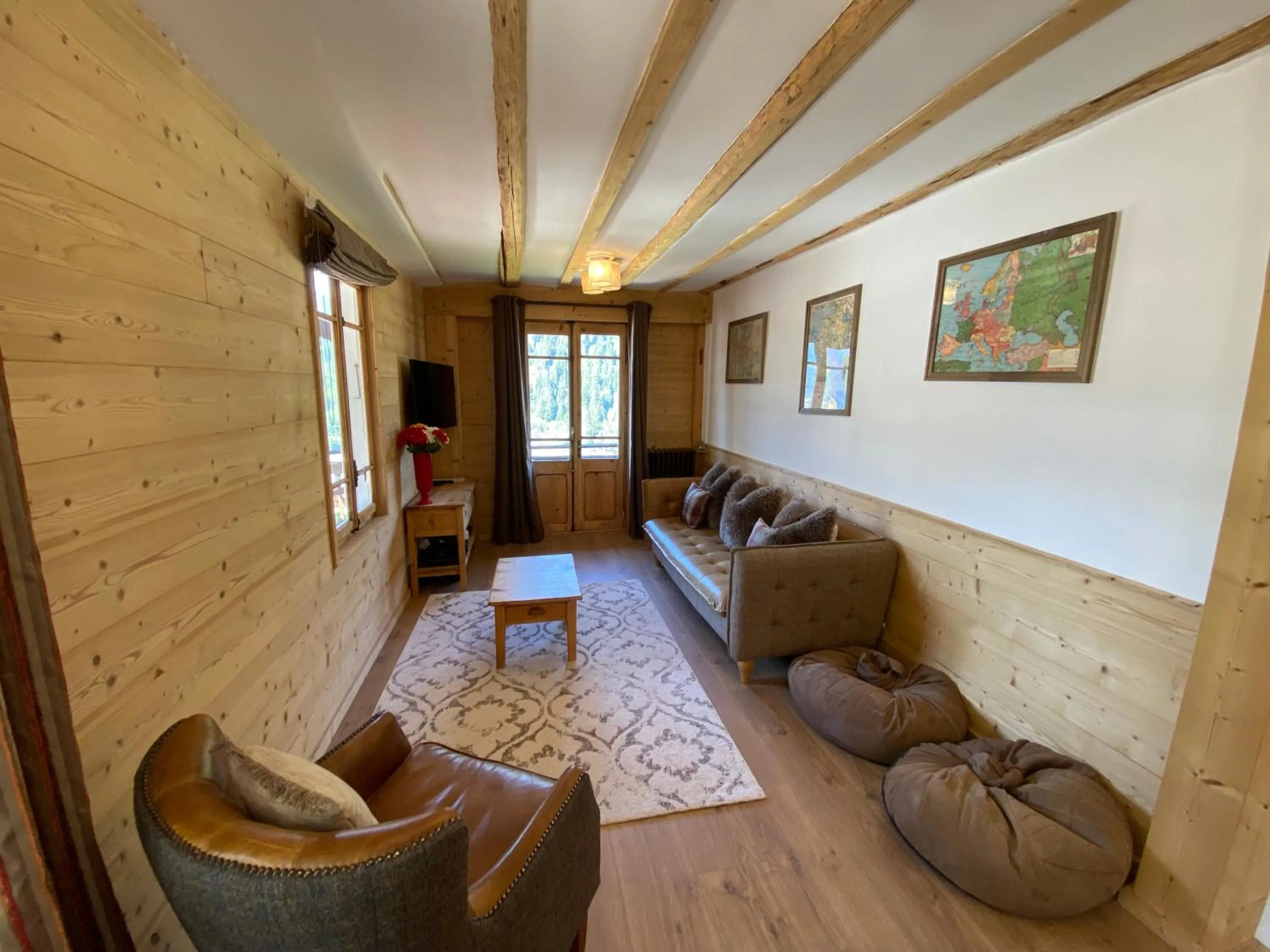 TV and multimedia in La Chaumiere - Luxury Traditional Chalet, Châtel