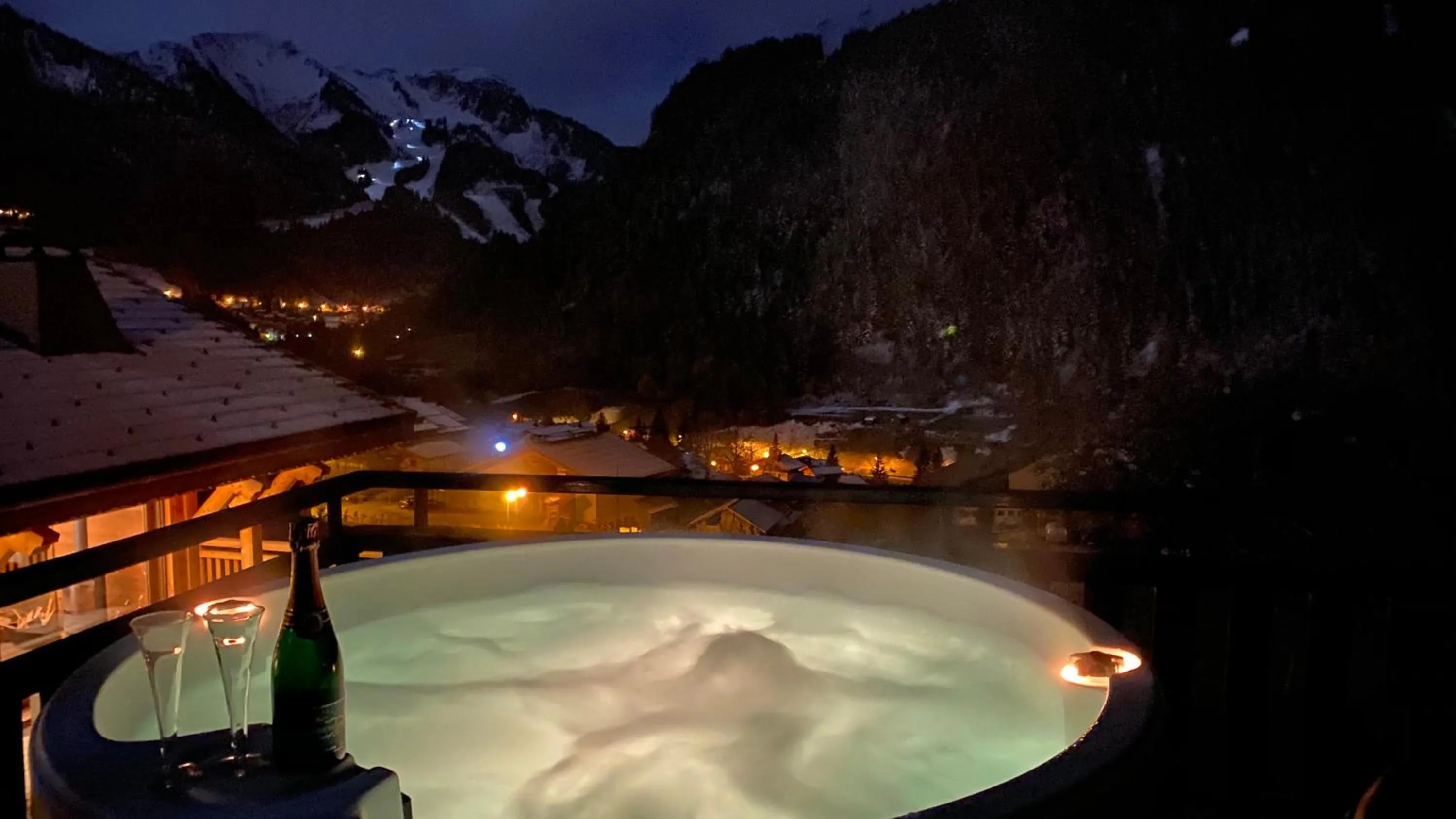 Hot Tub in La Chaumiere - Luxury Traditional Chalet, Châtel