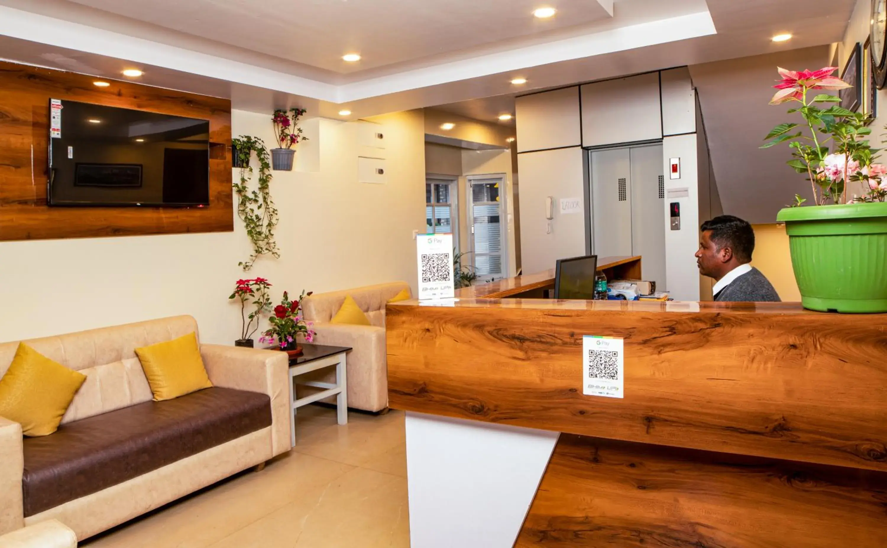 Property building in Hotel Raj Ville - Darjeeling Hotel Near Mall Road Property building in Hotel Raj Ville - Darjeeling Hotel Near Mall Road