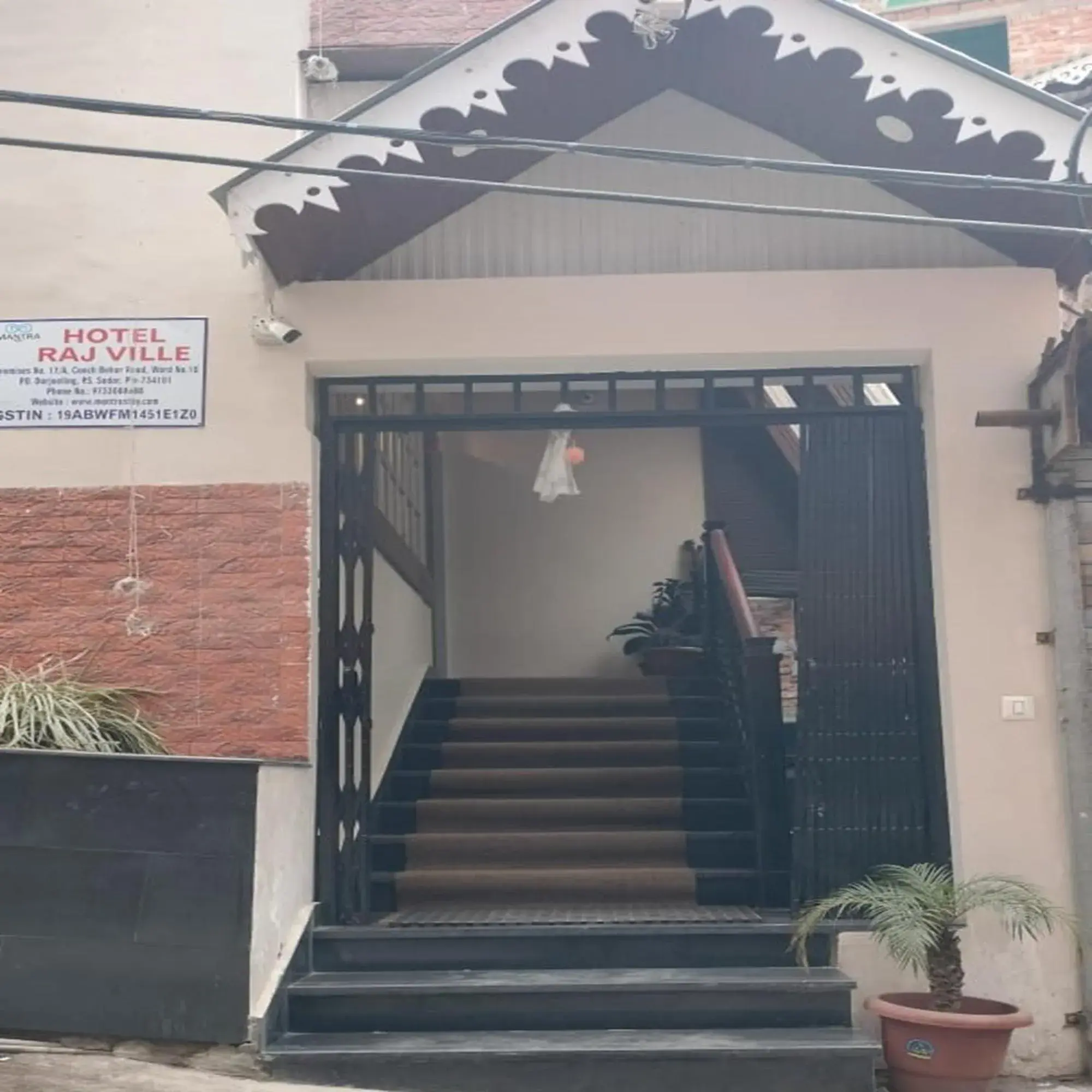 Property building in Hotel Raj Ville - Darjeeling Hotel Near Mall Road Property building in Hotel Raj Ville - Darjeeling Hotel Near Mall Road