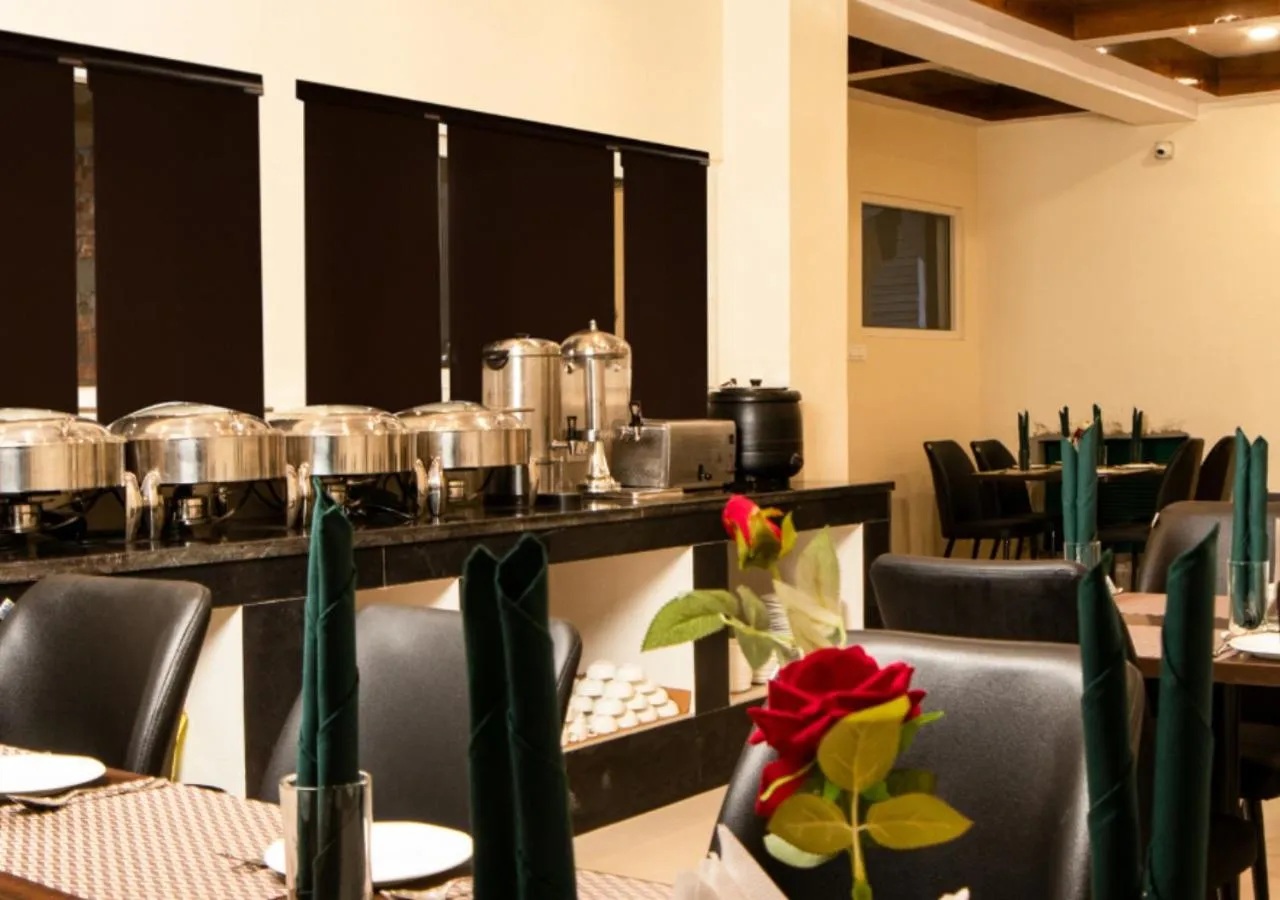 Restaurant/places to eat in Hotel Raj Ville - Darjeeling Hotel Near Mall Road