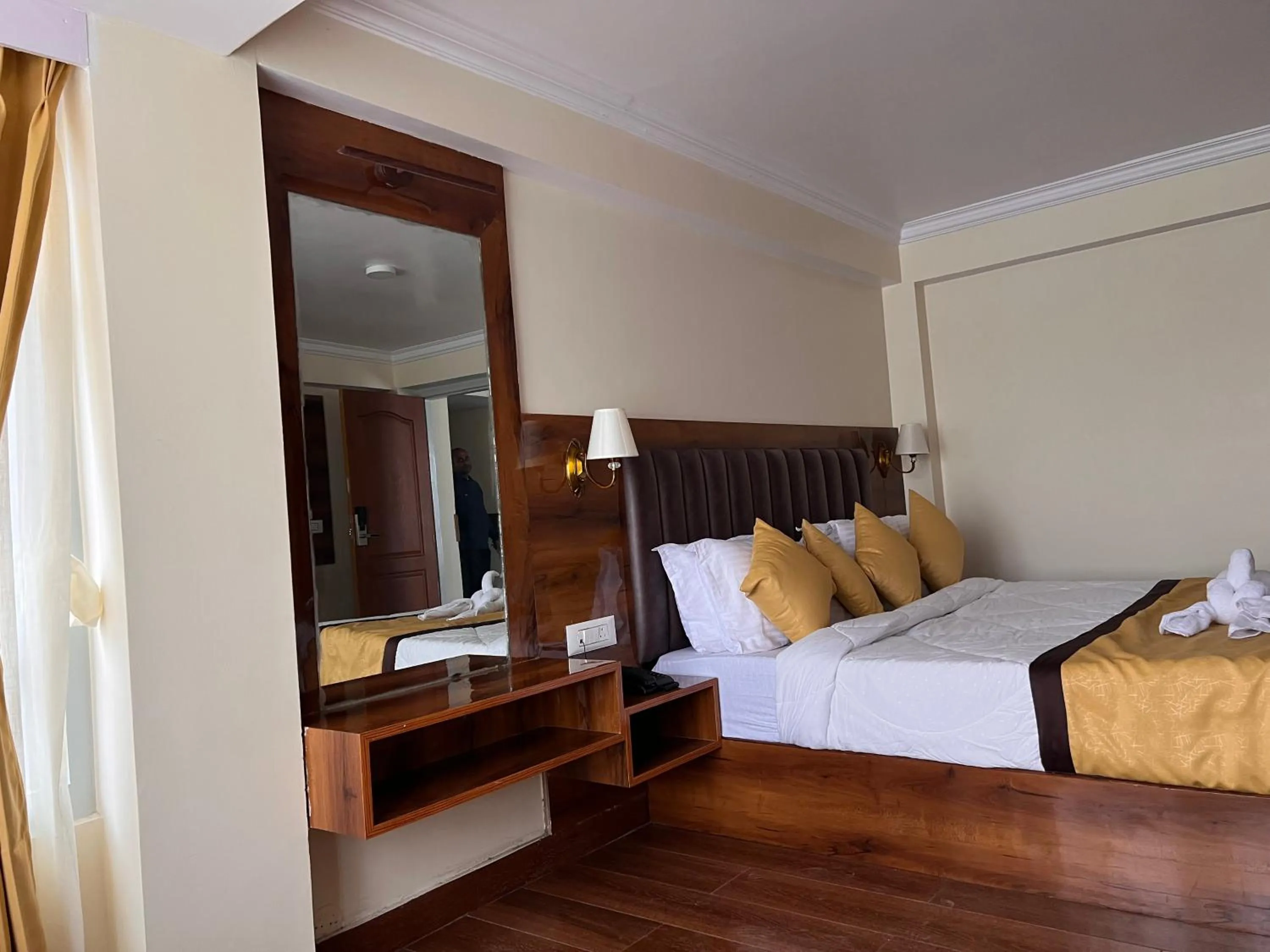 Bed in Hotel Raj Ville - Darjeeling Hotel Near Mall Road