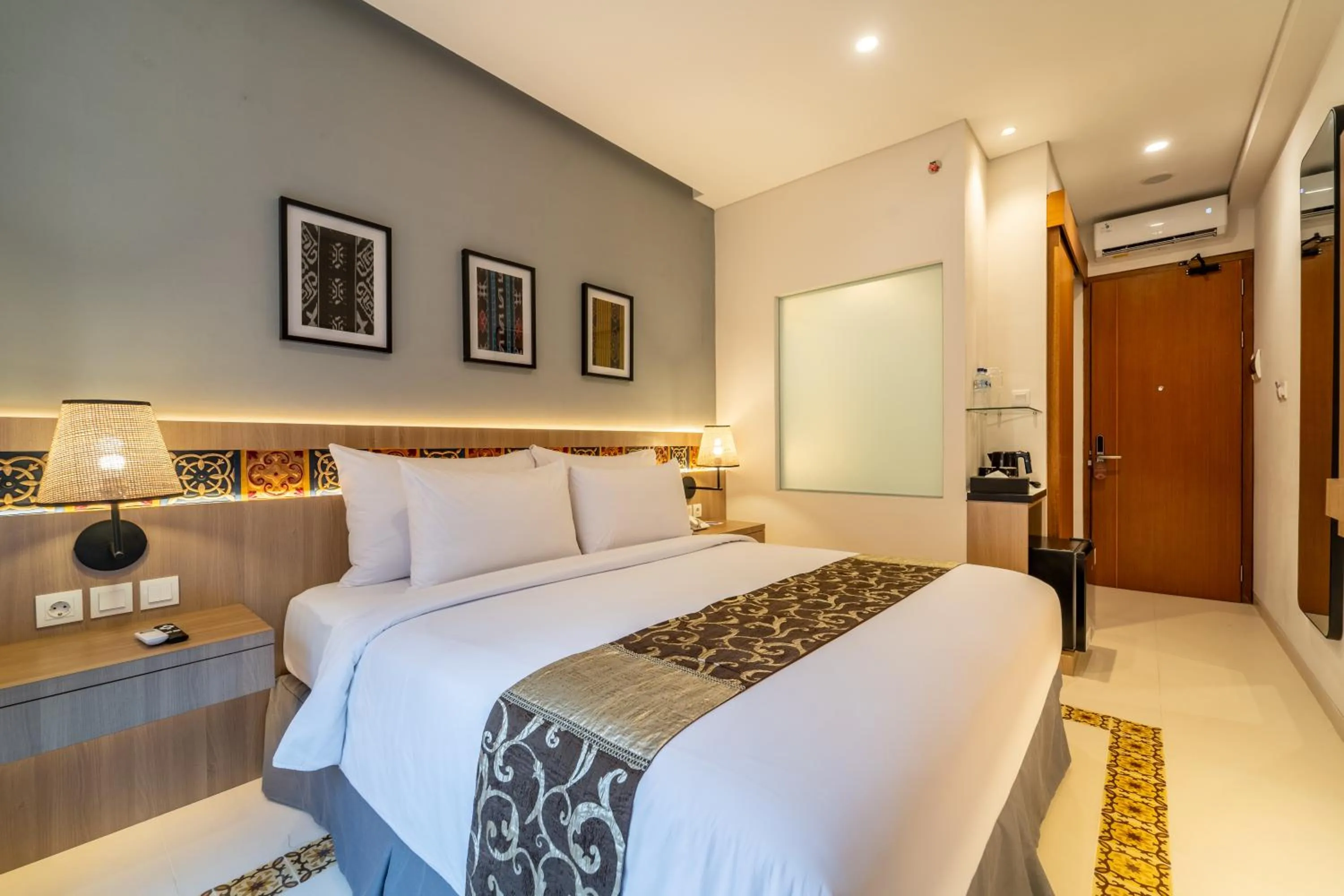 Bedroom, Bed in Montana Oceanside Mandalika