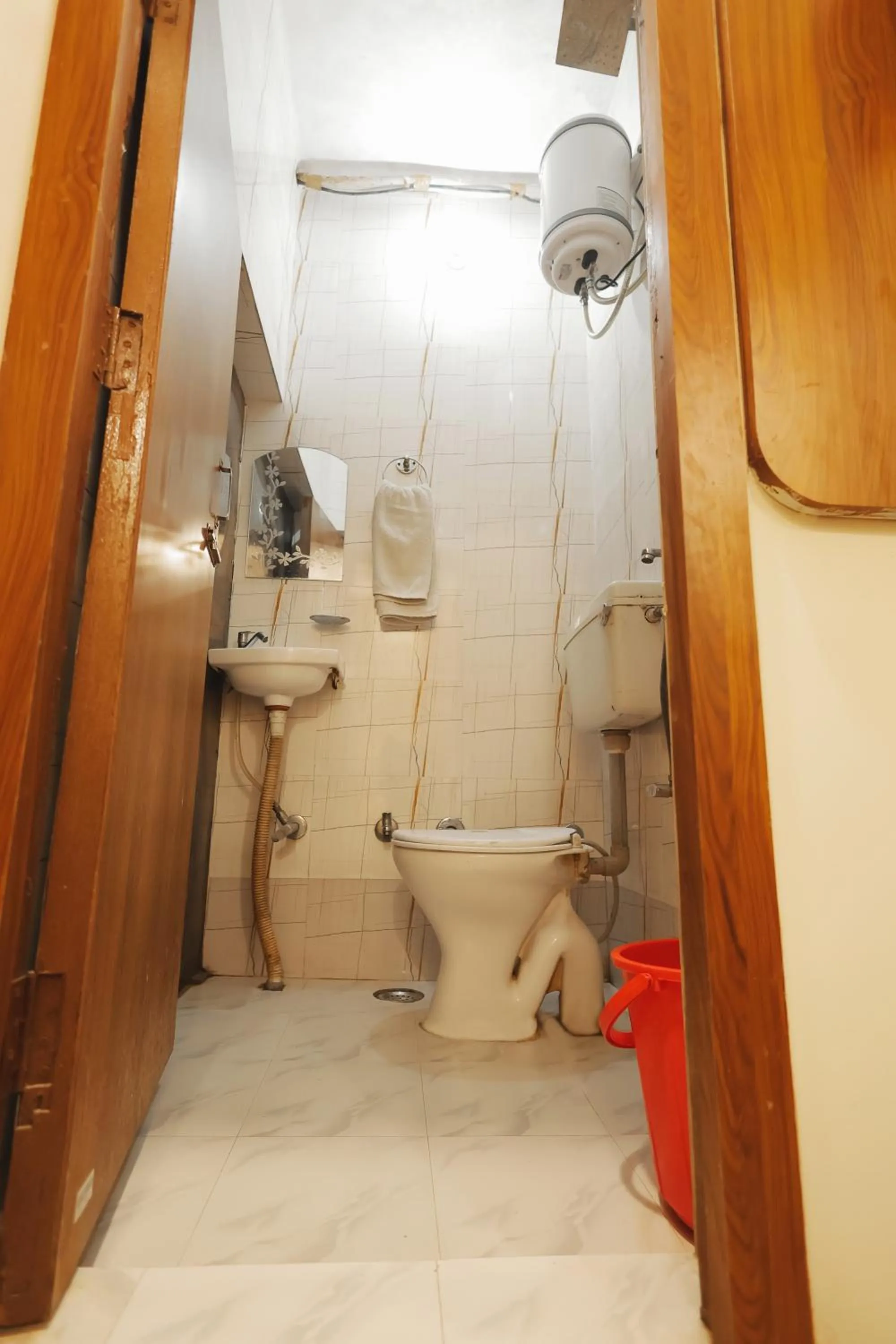 Shower in Hotel King City