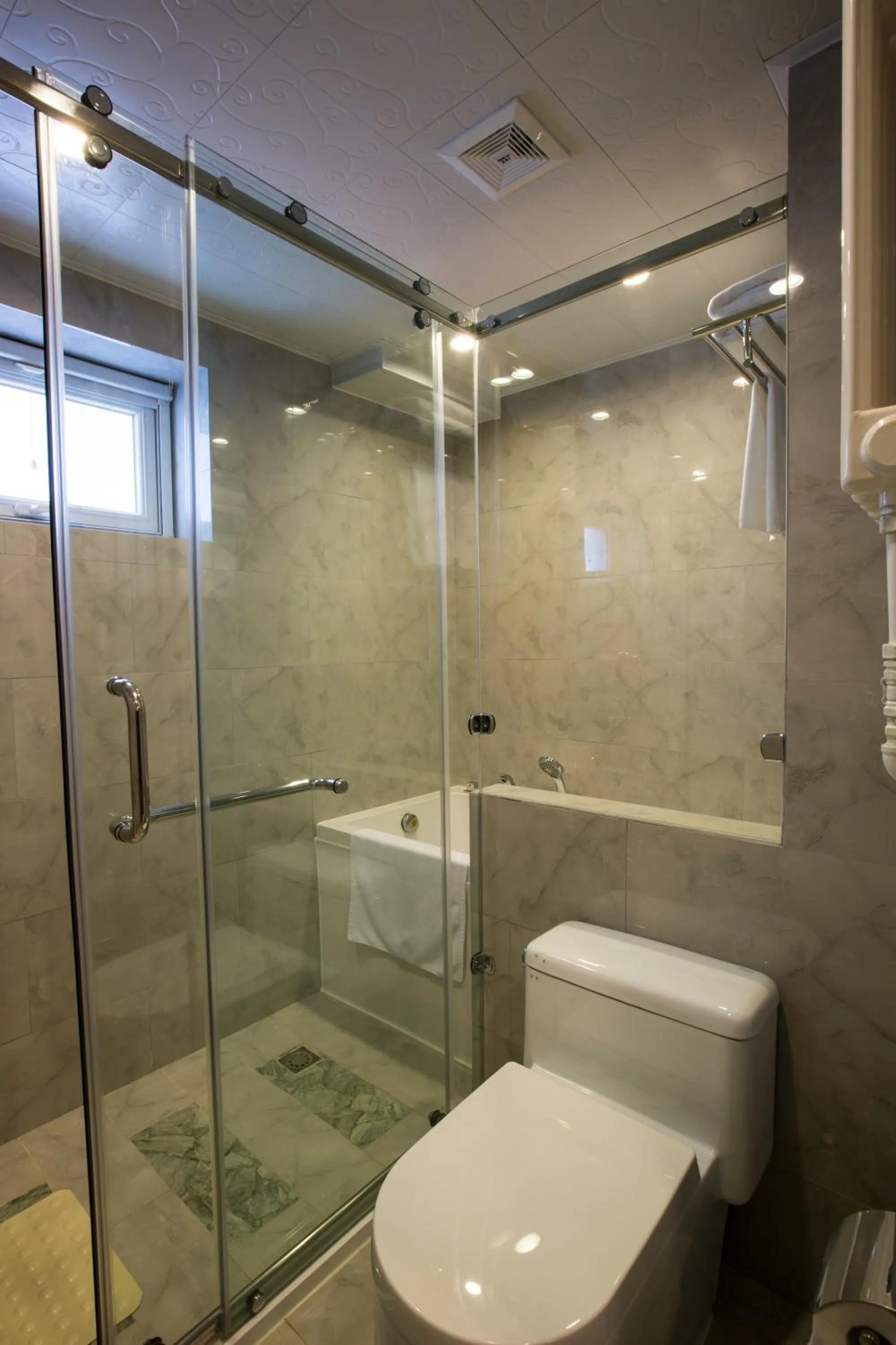 Bathroom in Guangyao Service Apartment Beijing Ritan