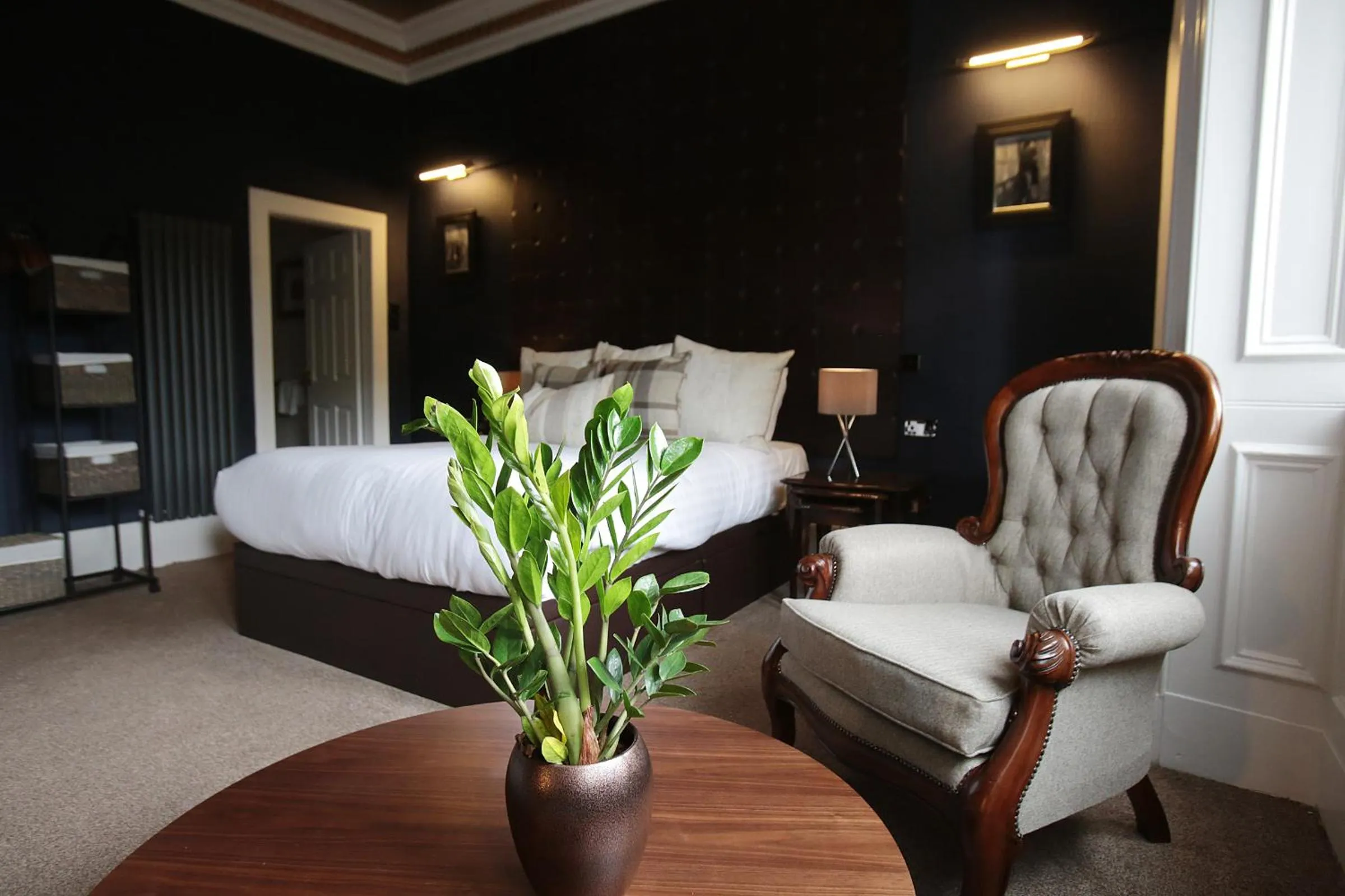 Seating area, Bed in The Belhaven Hotel