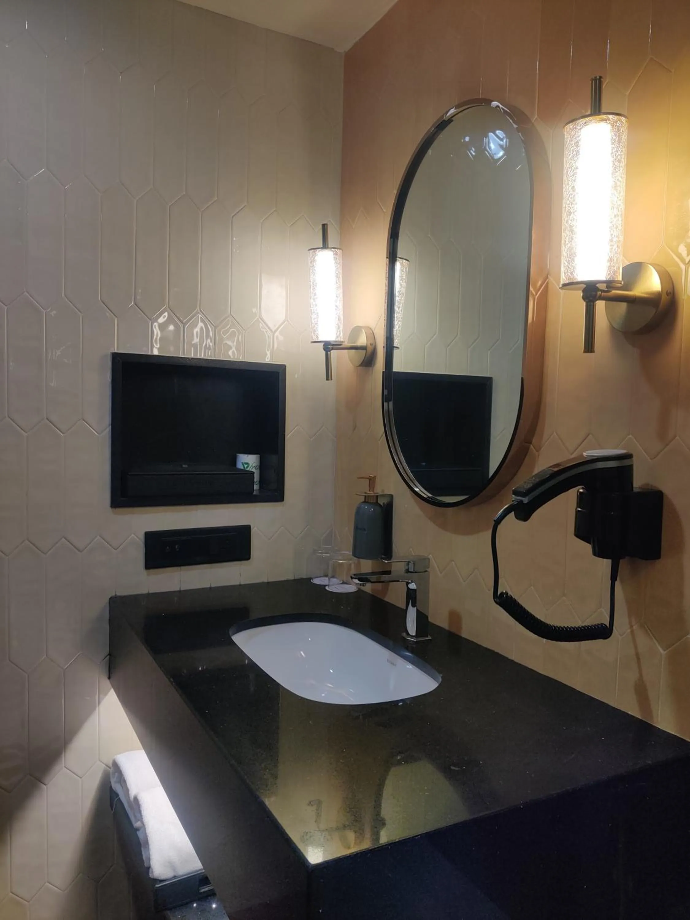 Bathroom in Le Poshe, Kodaikanal