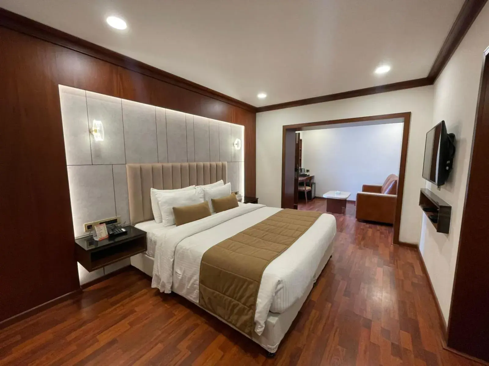 Deluxe Room - Book & Unlock Exclusive Offers in Le Poshe, Kodaikanal Deluxe Room - Book & Unlock Exclusive Offers in Le Poshe, Kodaikanal