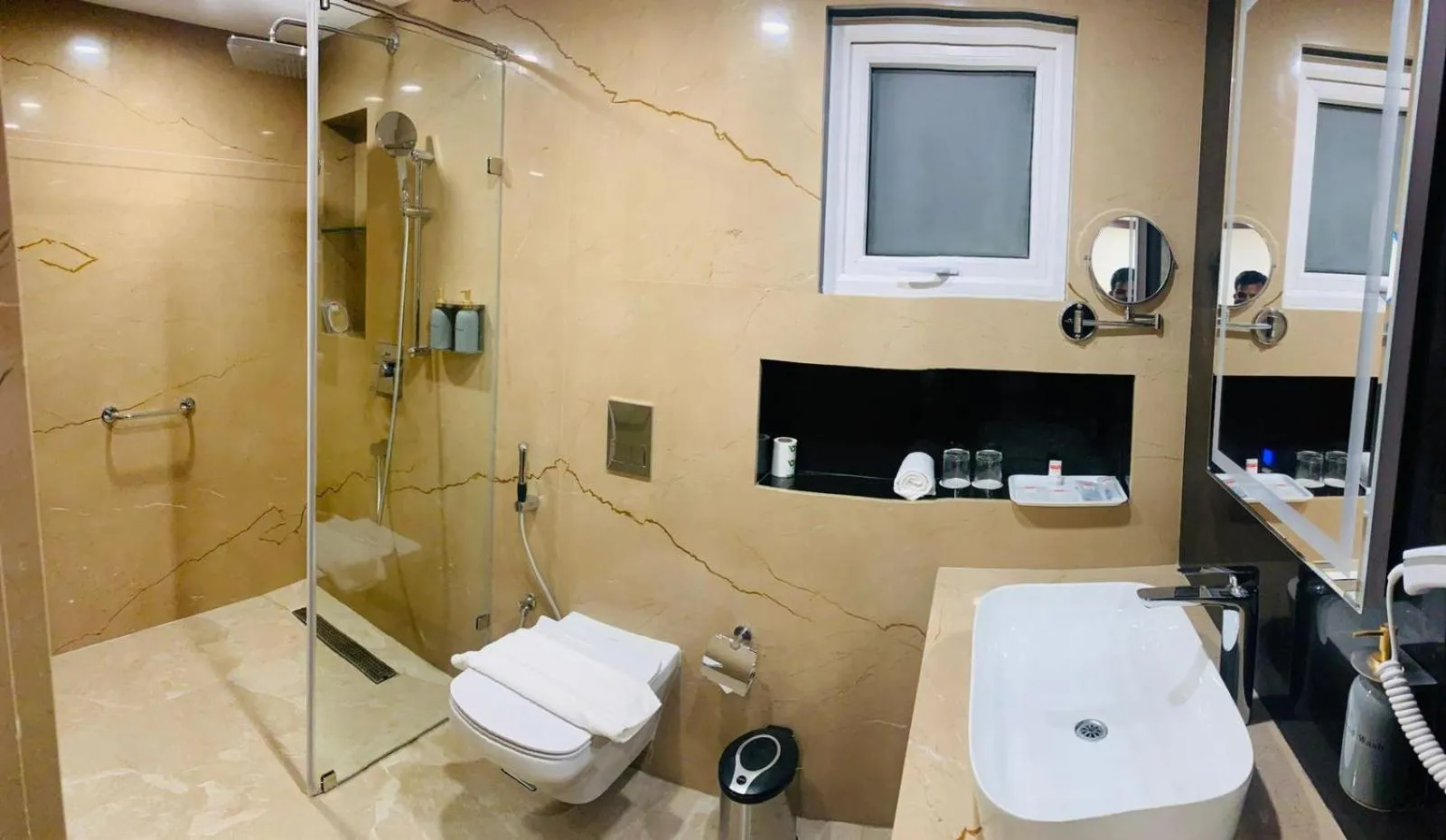 Shower in Le Poshe, Kodaikanal