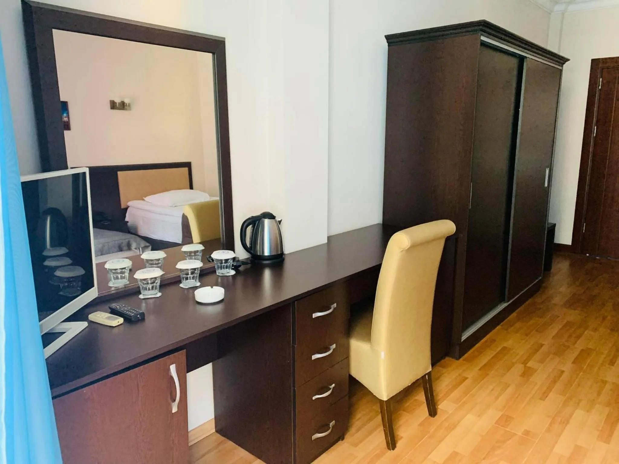 Coffee/tea facilities, Bed in Hotel Neptun Kvariati
