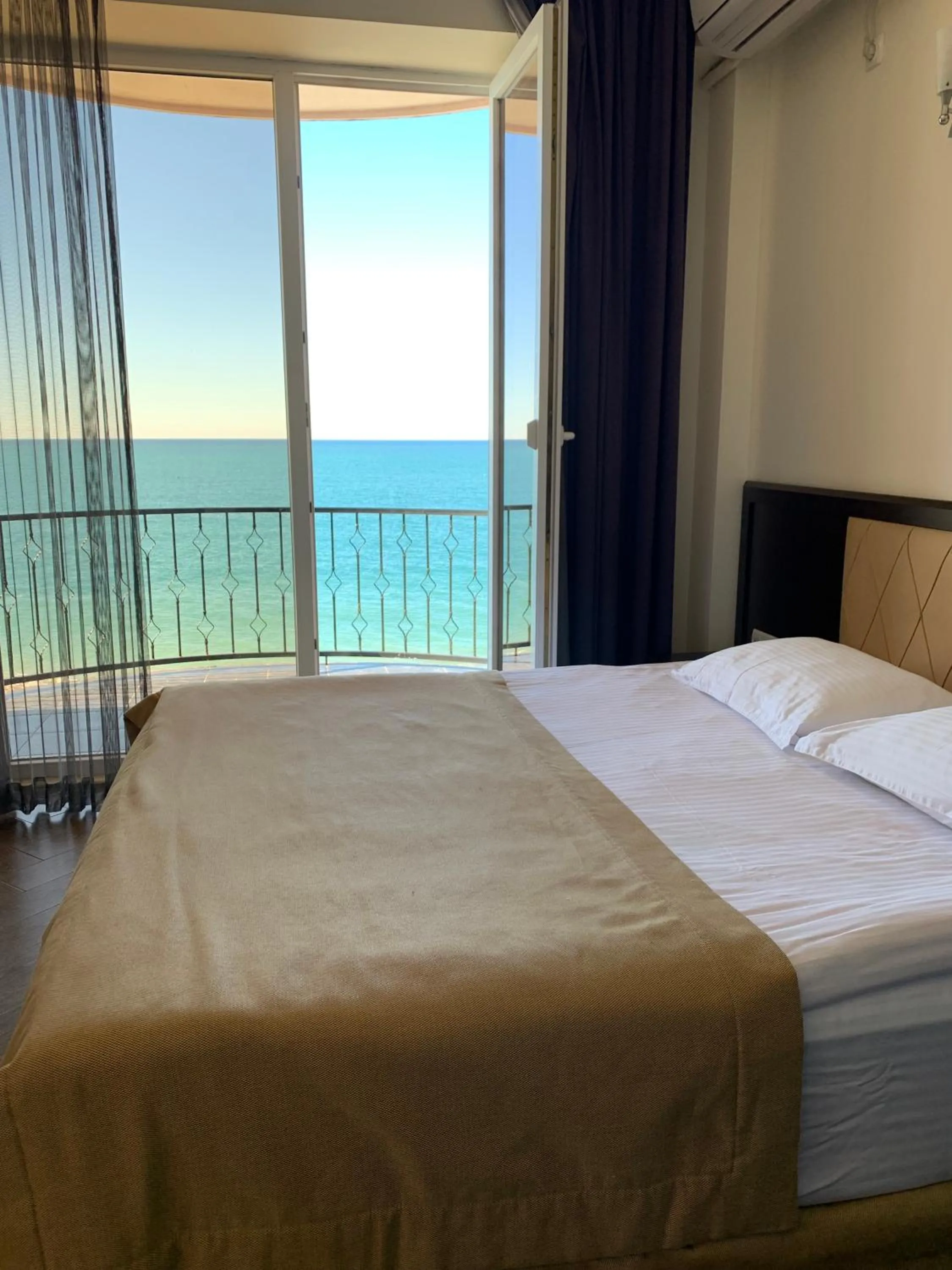 Balcony/Terrace, Bed in Hotel Neptun Kvariati