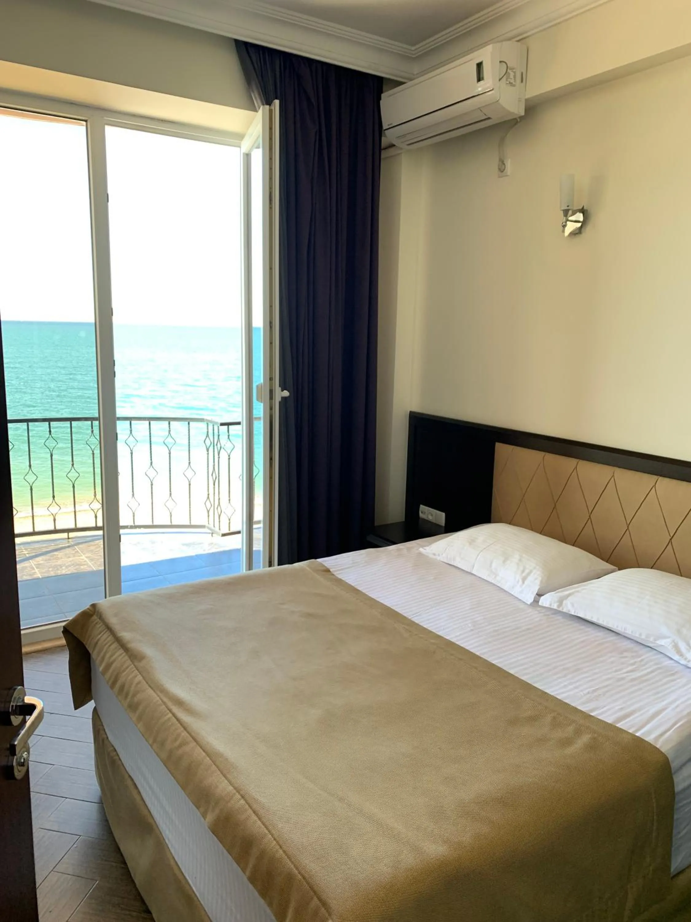 Bed in Hotel Neptun Kvariati