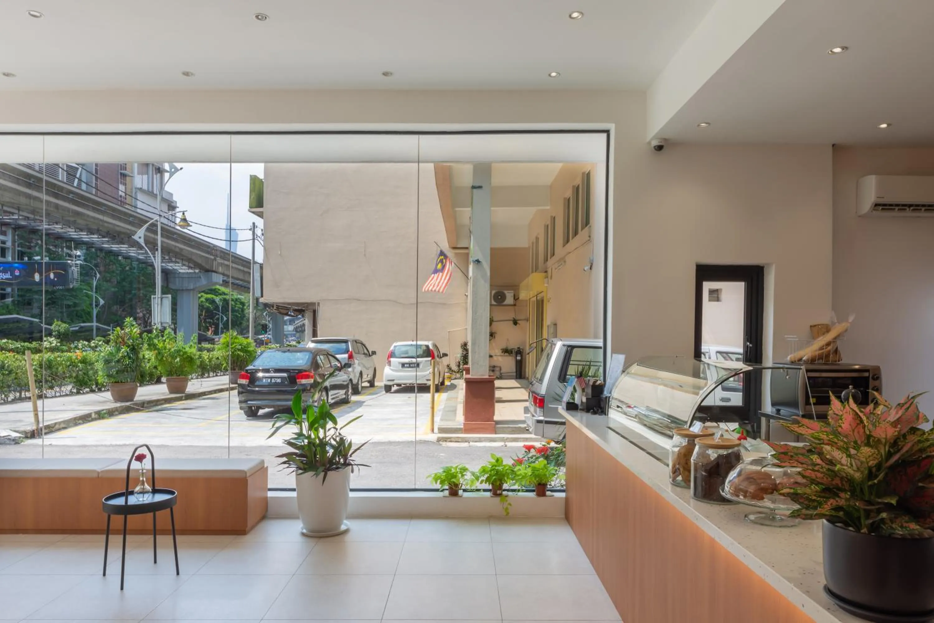 Restaurant/places to eat in STAYS HOTEL