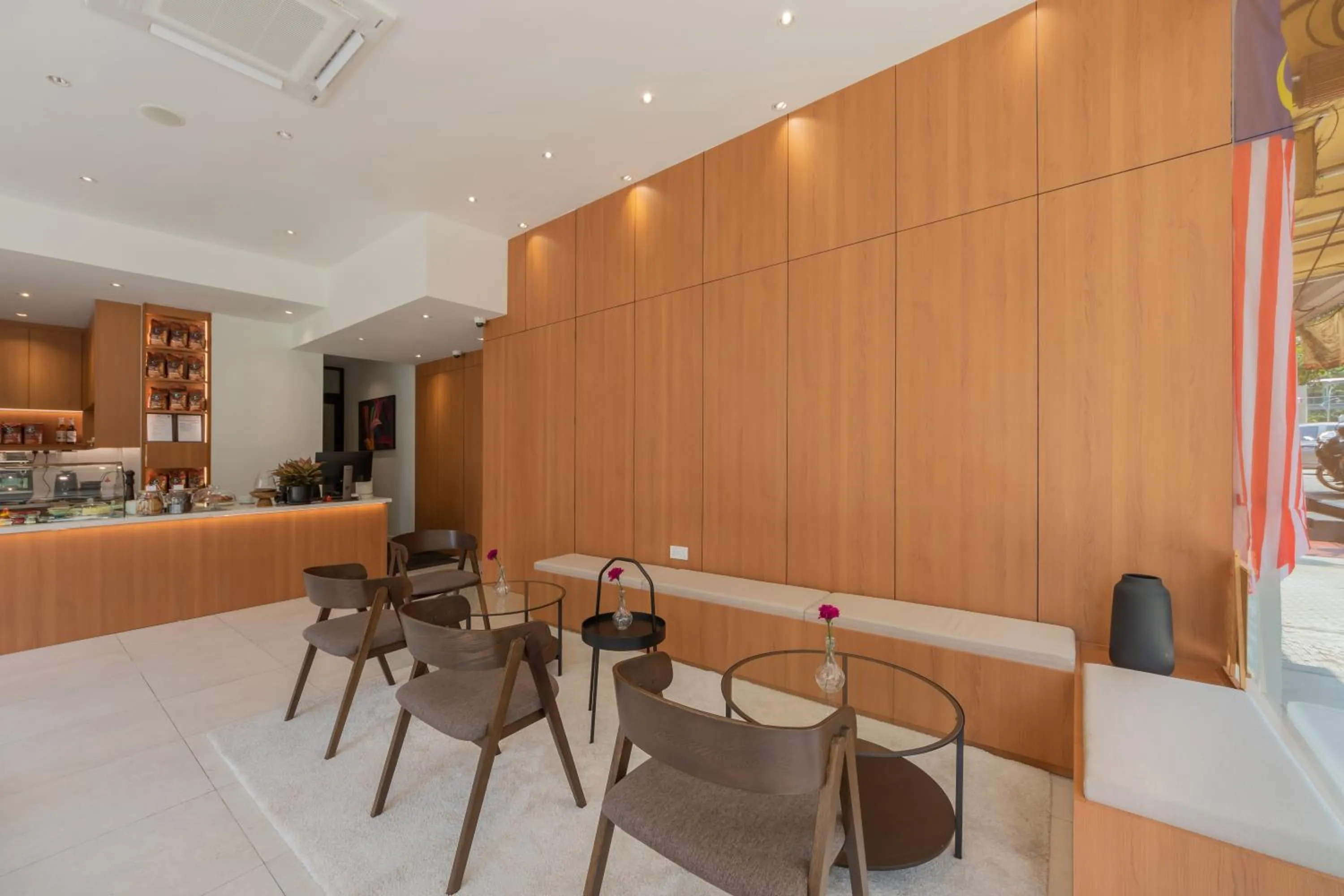 Restaurant/places to eat in STAYS HOTEL