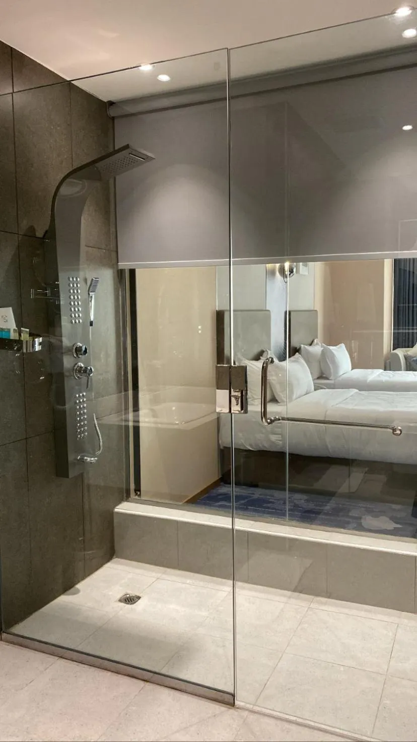 Bed in Best Western Plus Danat Almansak Hotel