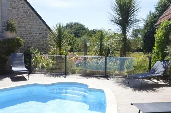 Swimming pool in La Ferme de Kerraoul