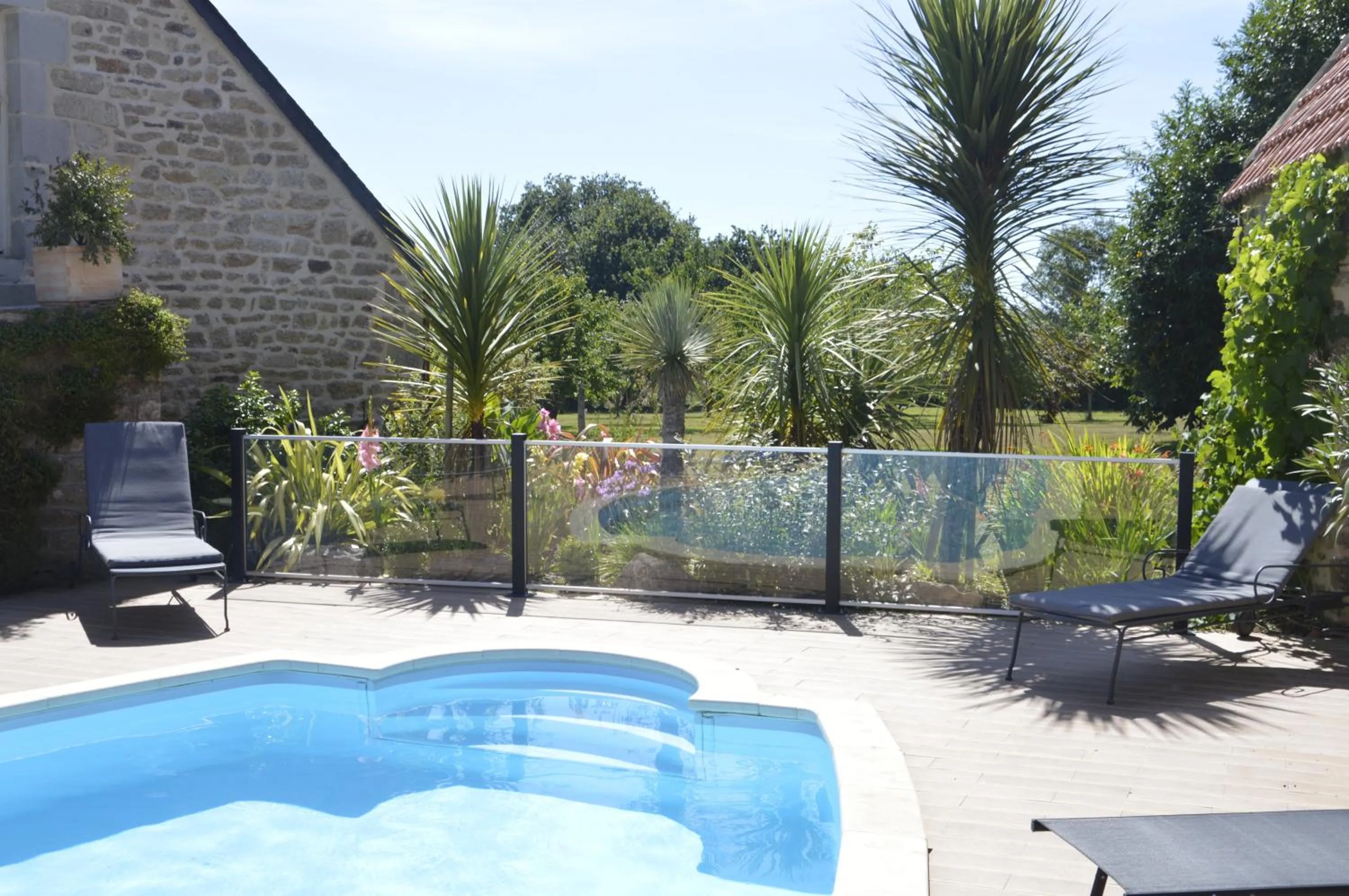 Swimming pool in La Ferme de Kerraoul