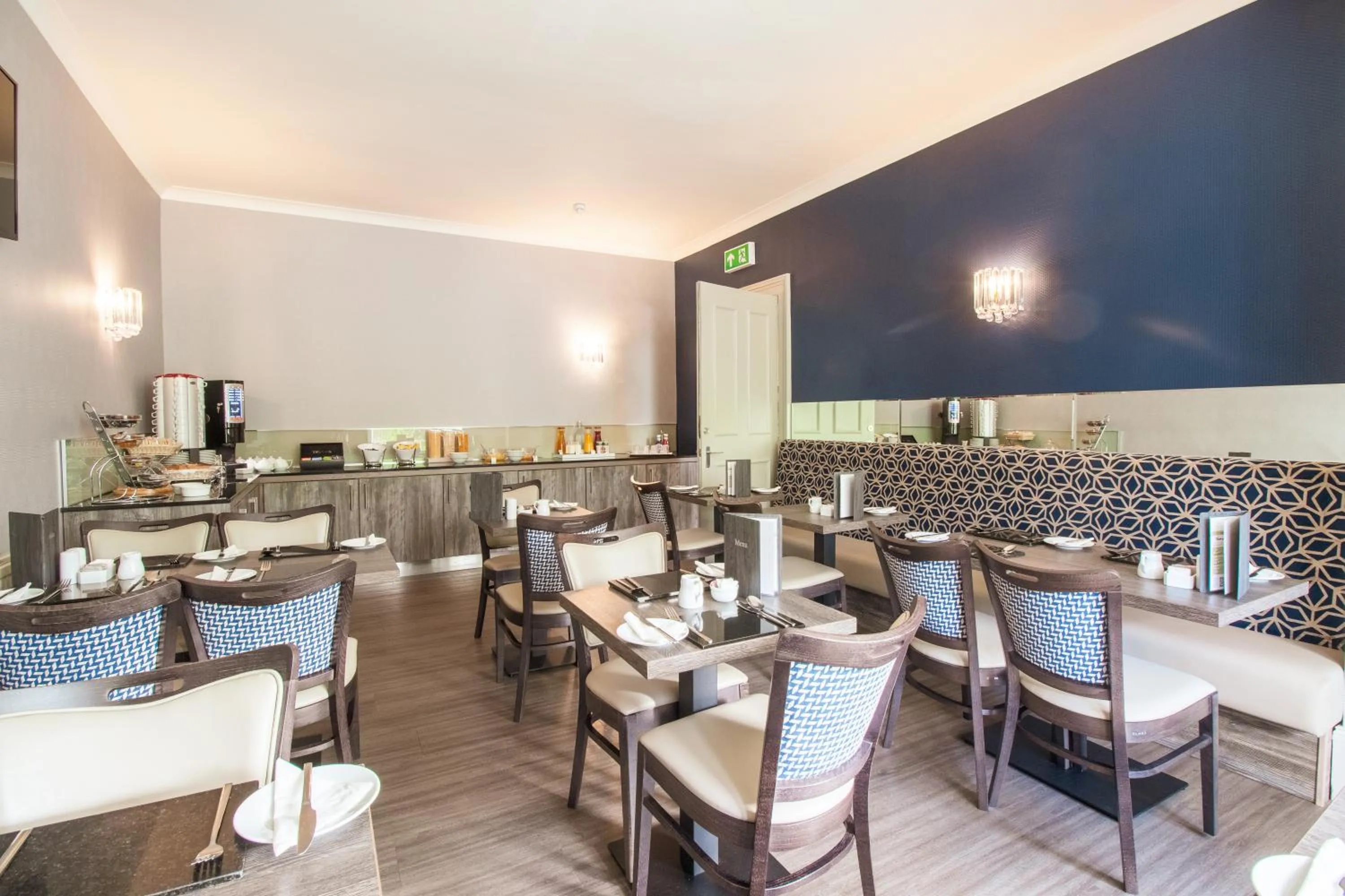 Restaurant/places to eat in Albion Hotel