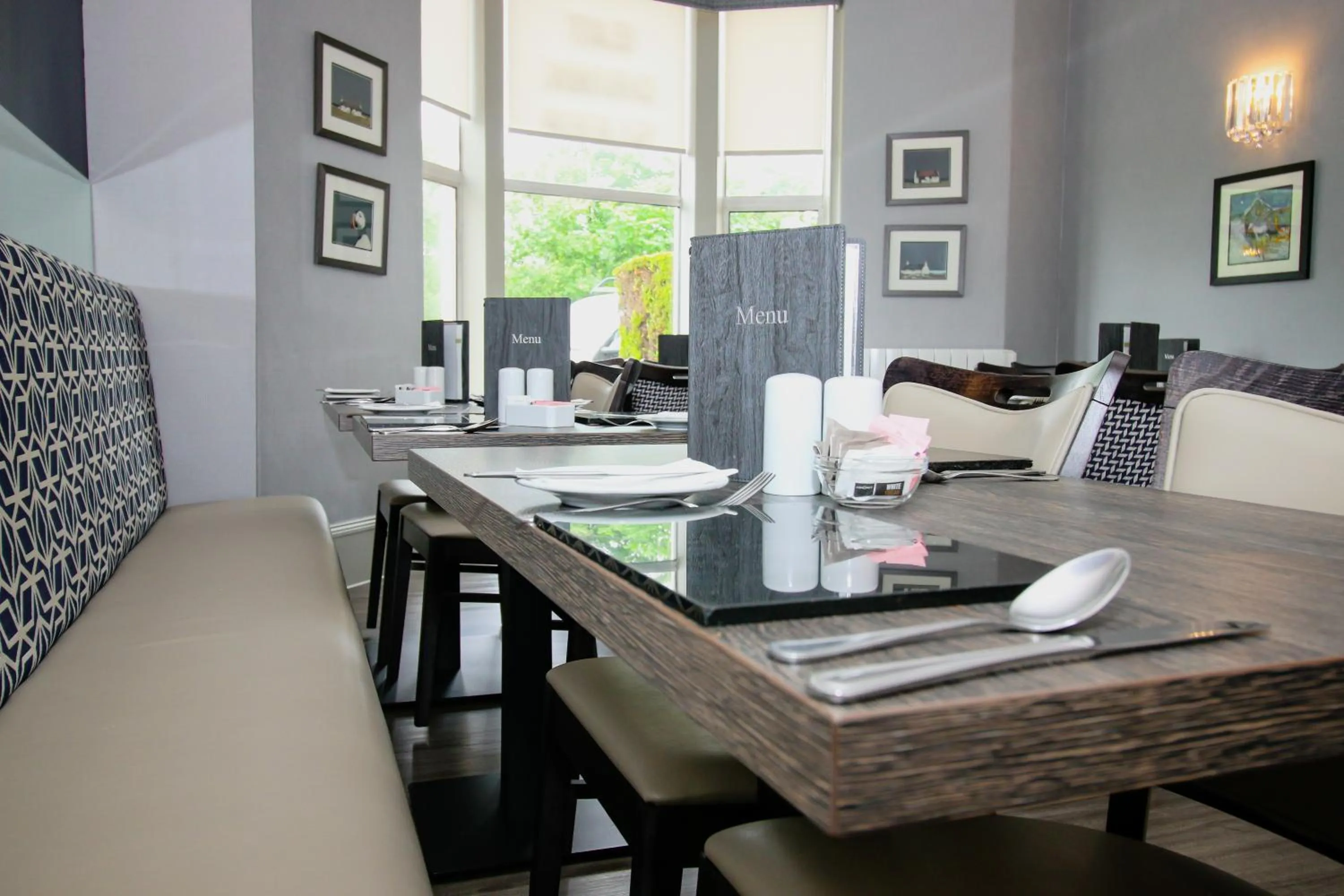 Restaurant/places to eat in Albion Hotel