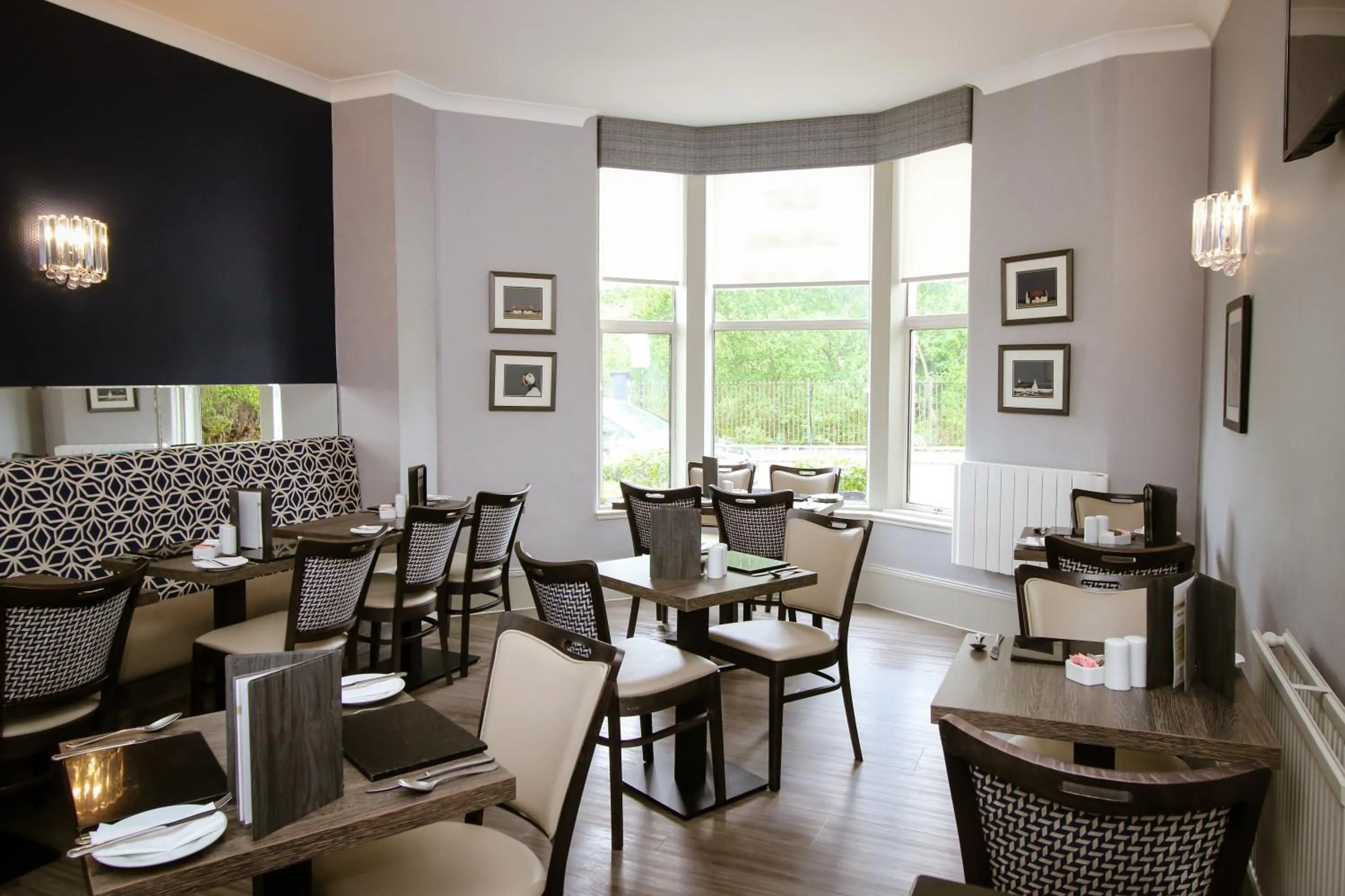 Restaurant/places to eat in Albion Hotel