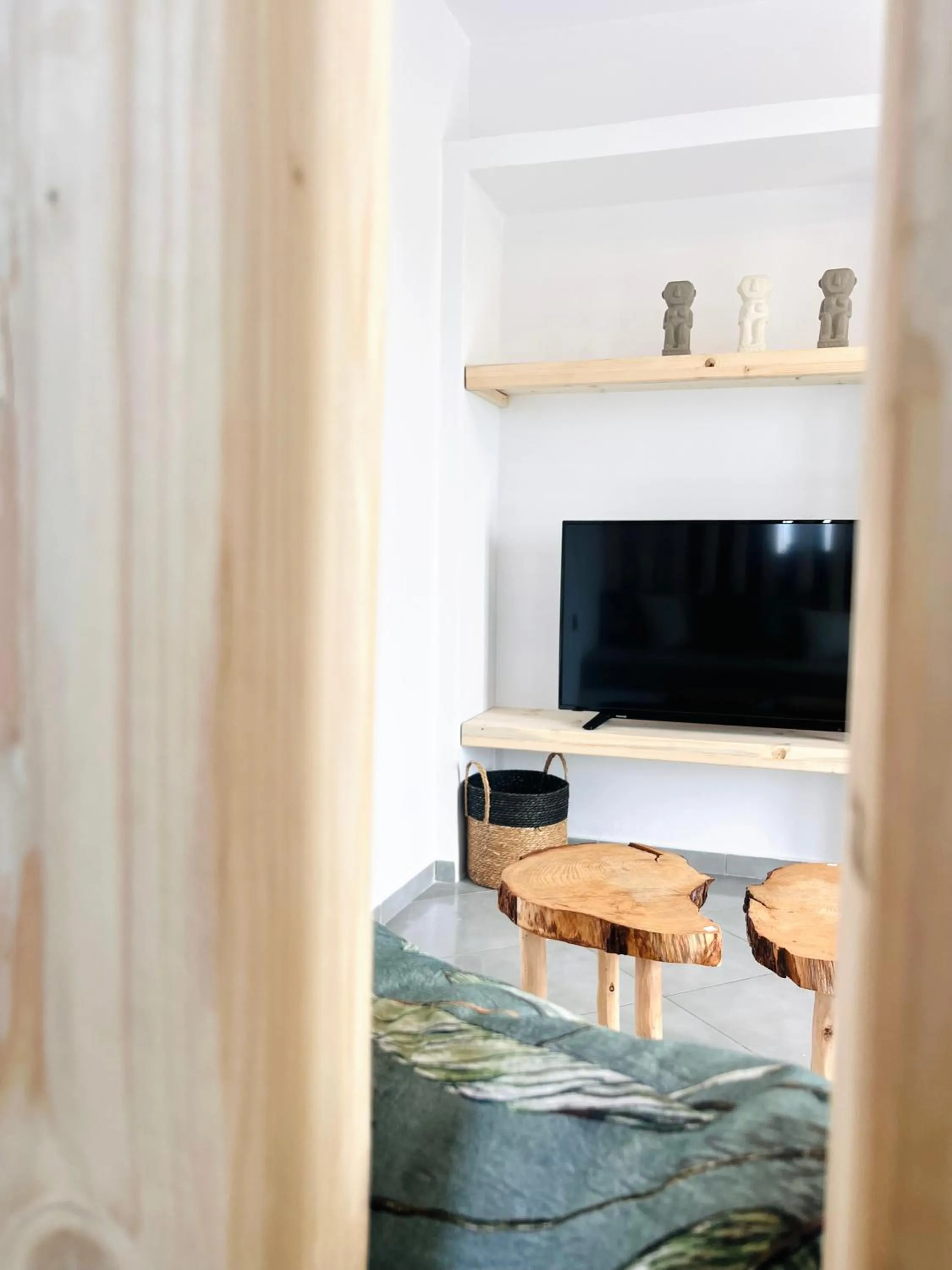 TV and multimedia in Irida Vacation Suites