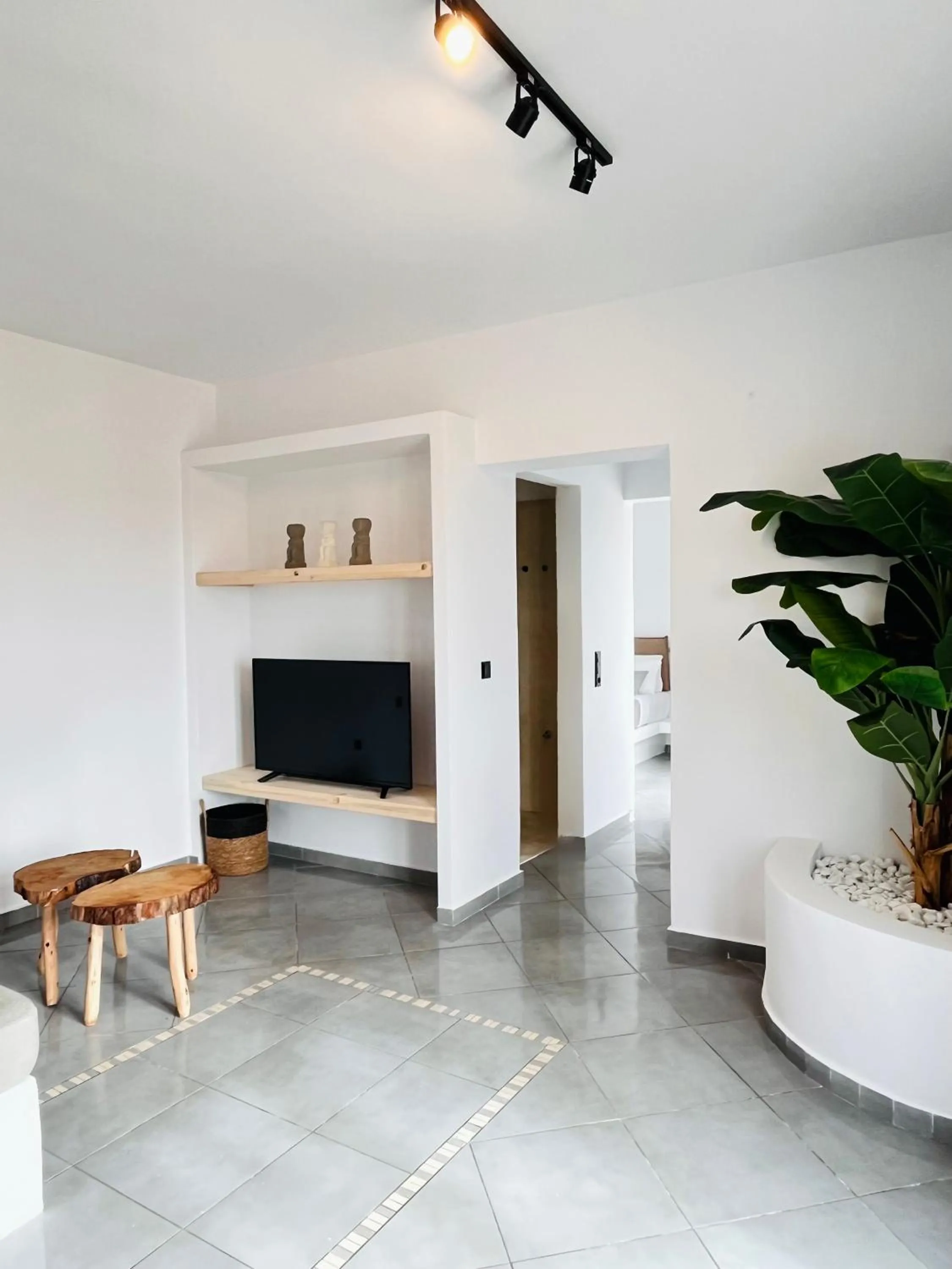 TV and multimedia in Irida Vacation Suites