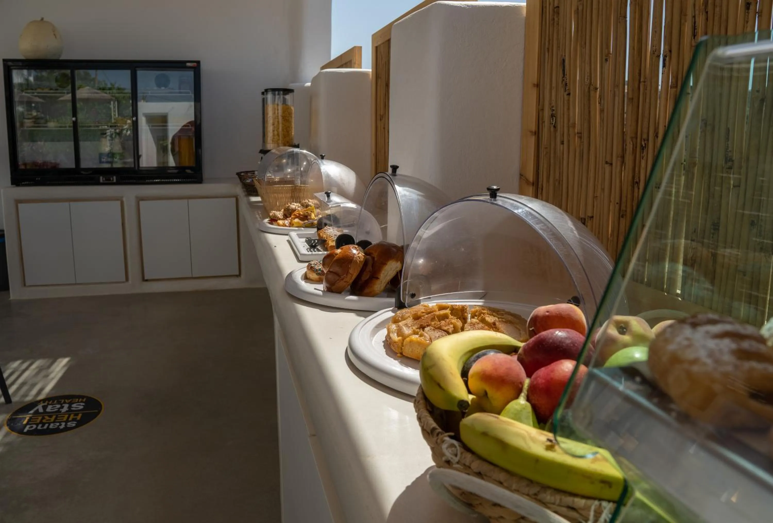 Food and drinks in Irida Vacation Suites