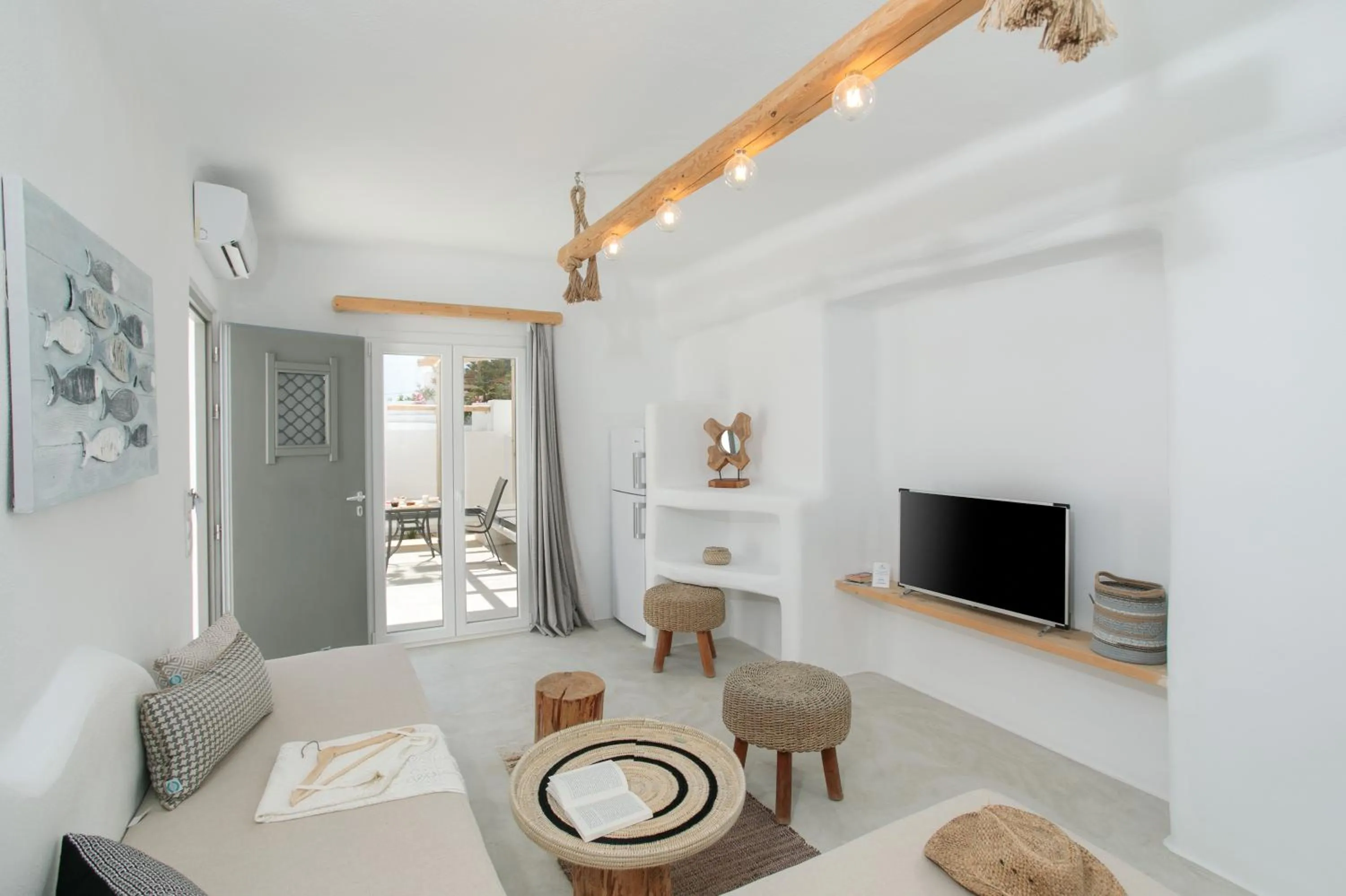 TV and multimedia in Irida Vacation Suites