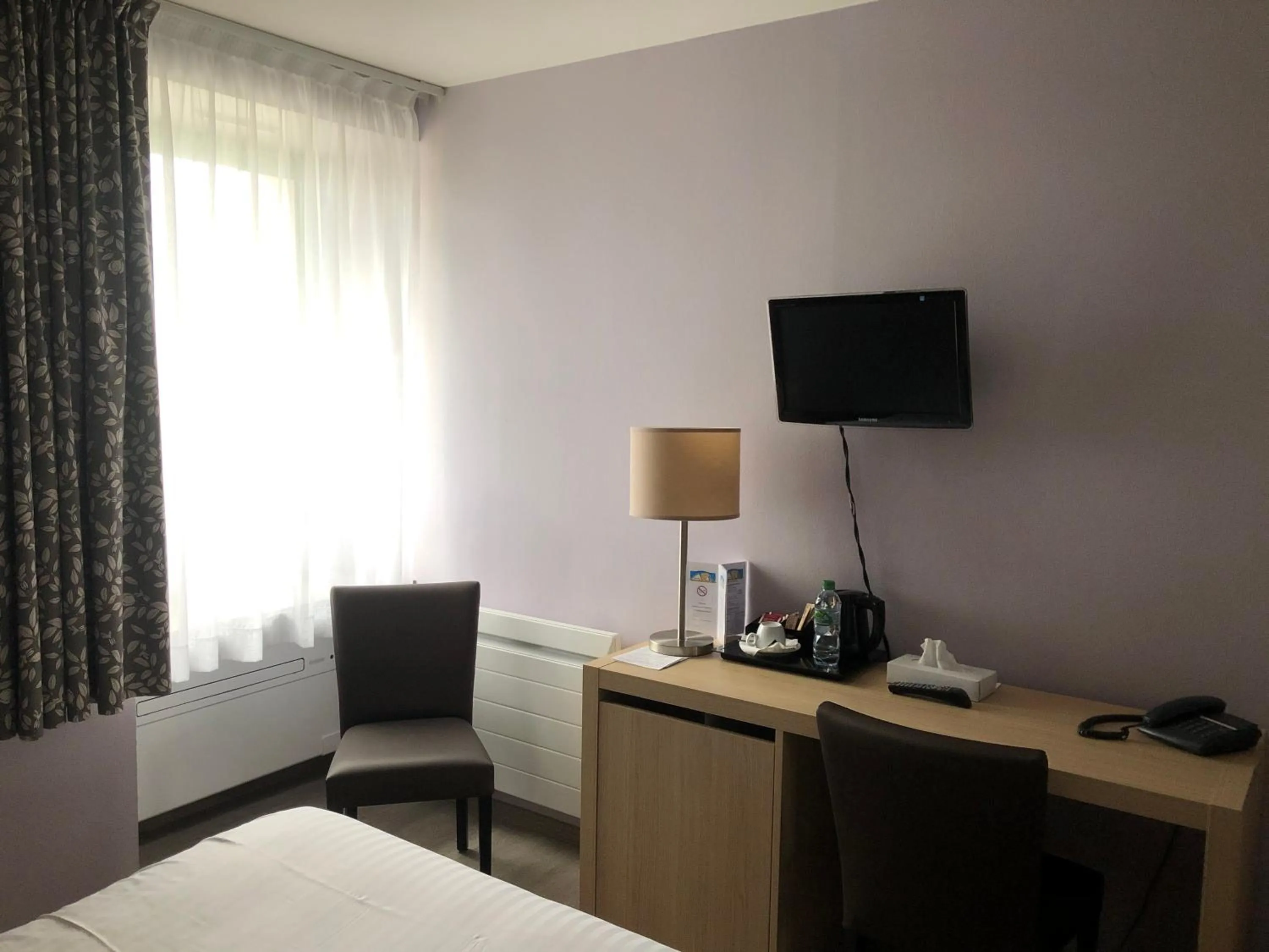 Bedroom, Bed in Cit'Hotel LA PYRAMIDE