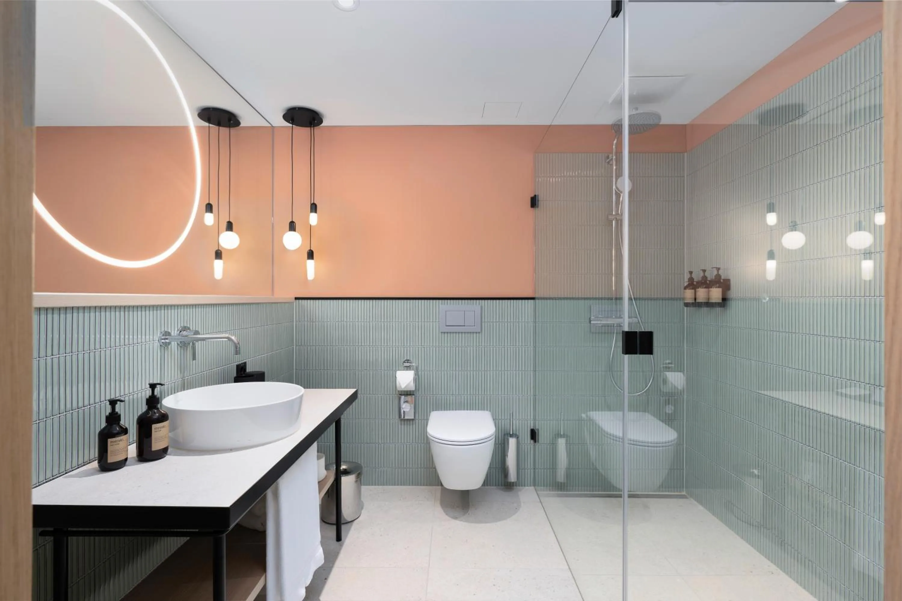 Shower in The Yarn Design & Business Hotel