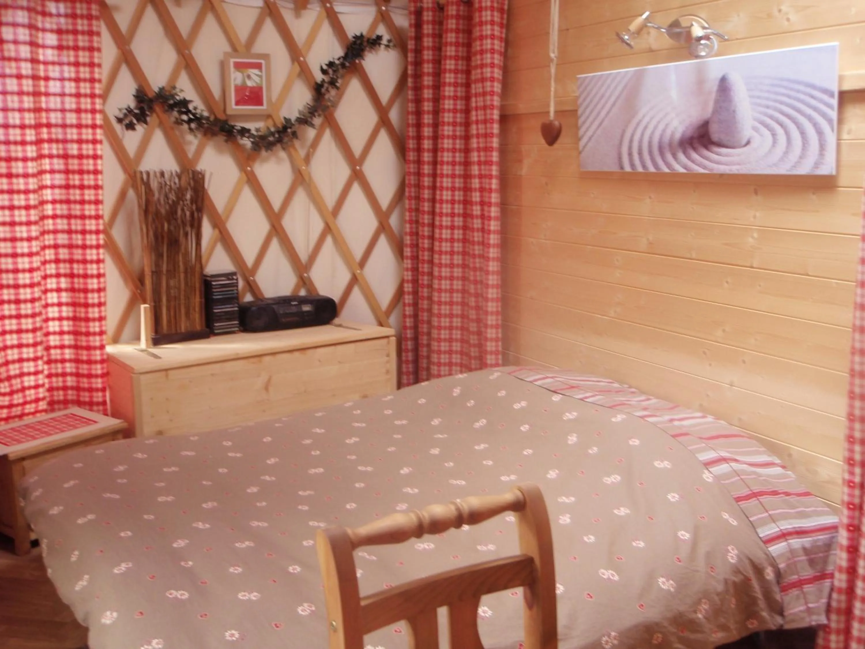 Bedroom, Bed in Les Gîtes du Cairn