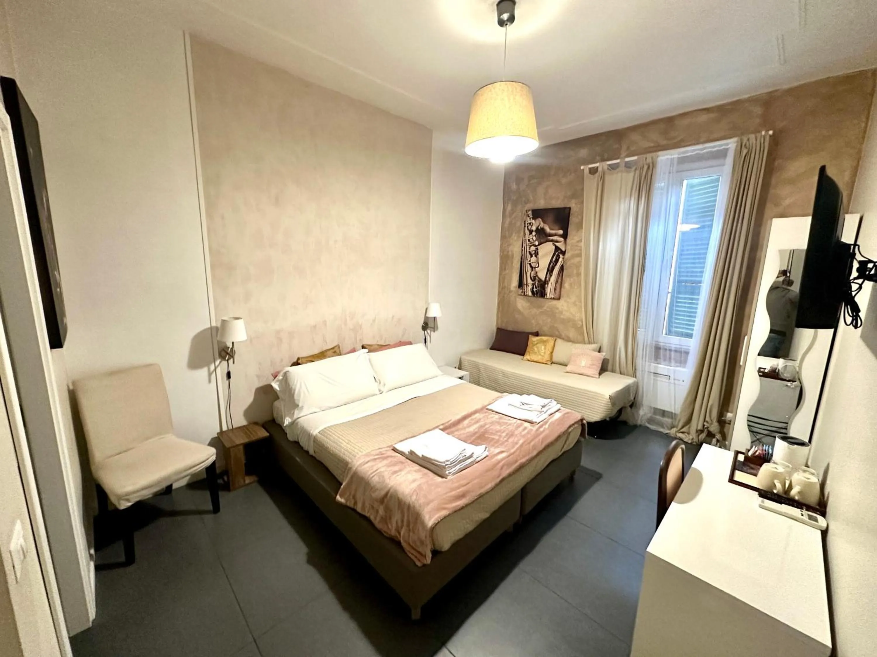 Bed in Le Due Civette Roma