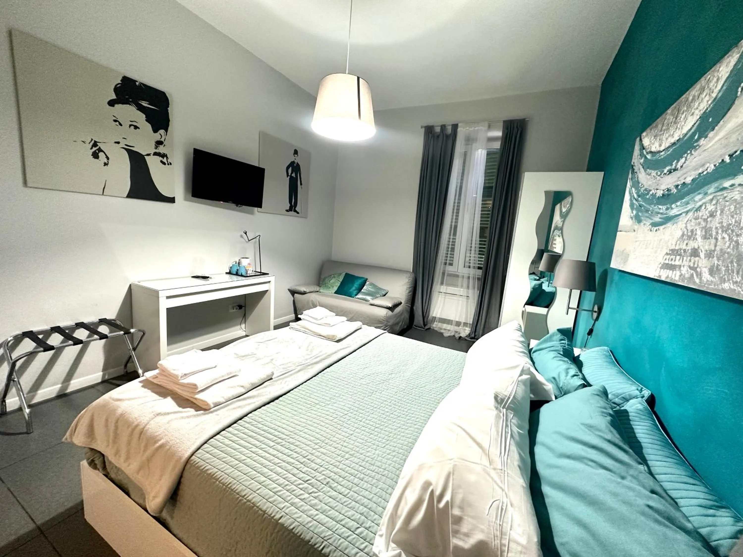 Bed in Le Due Civette Roma