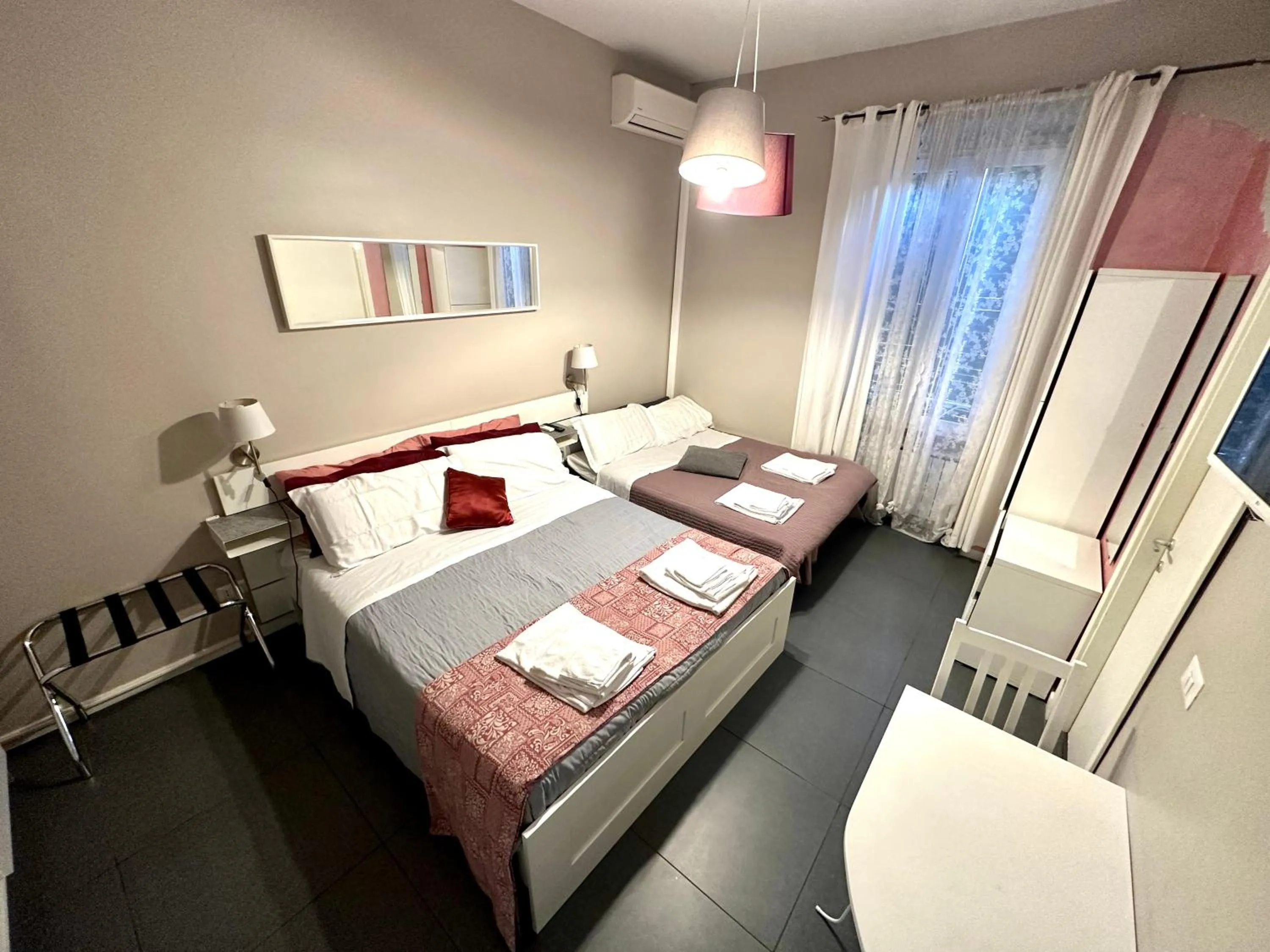 Bed in Le Due Civette Roma