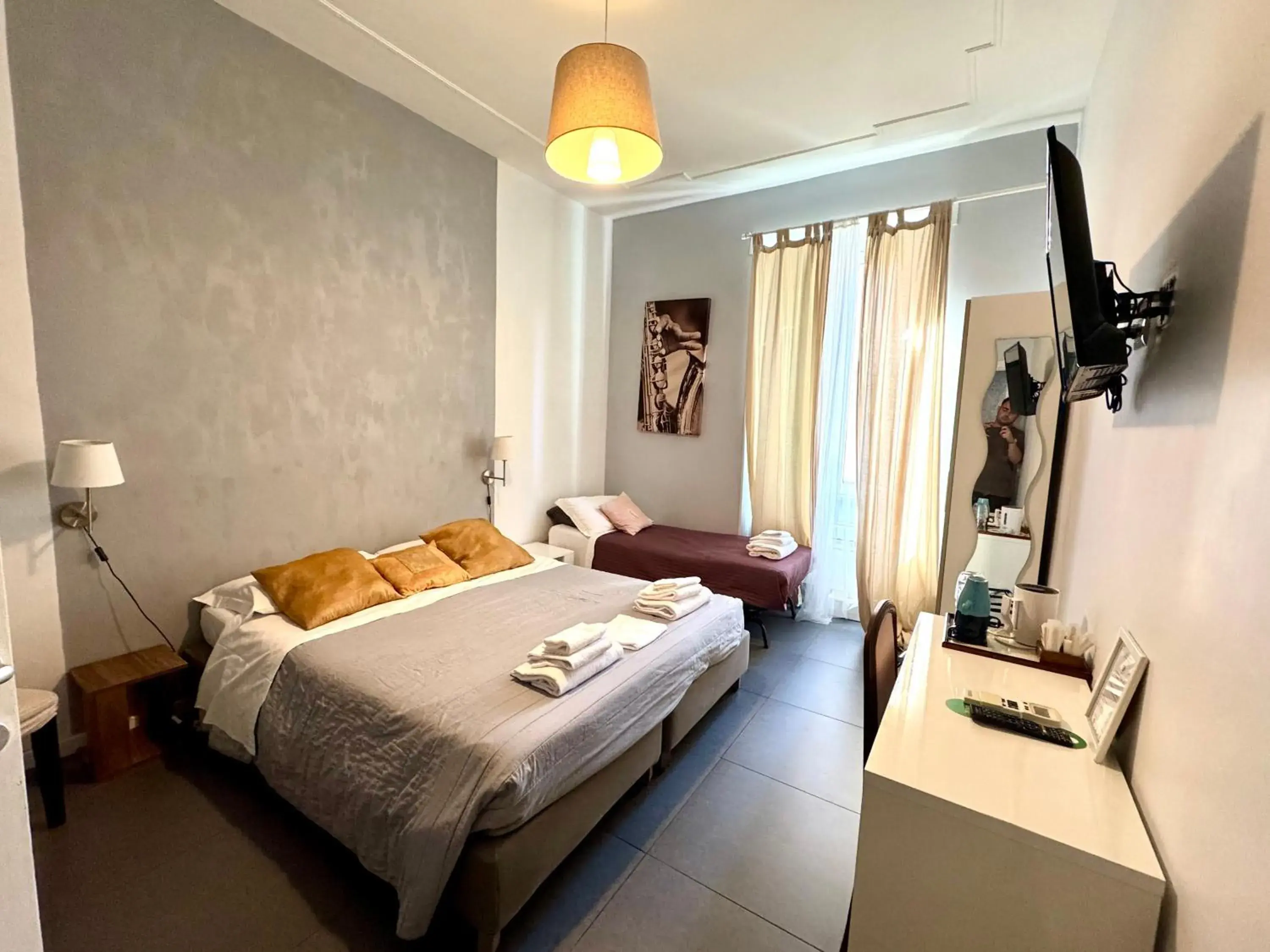 Triple Room in Le Due Civette Roma Triple Room in Le Due Civette Roma