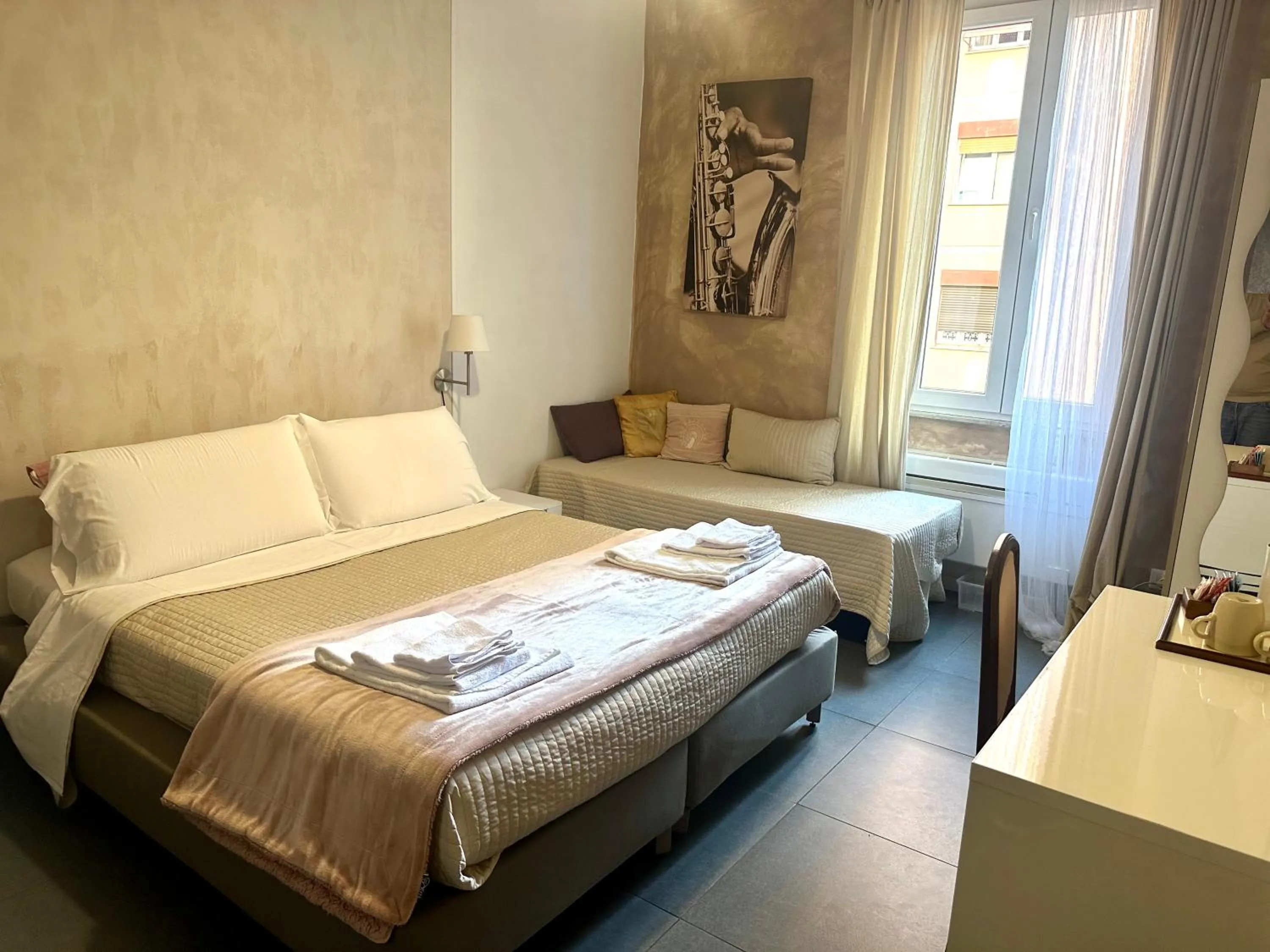 Bed in Le Due Civette Roma