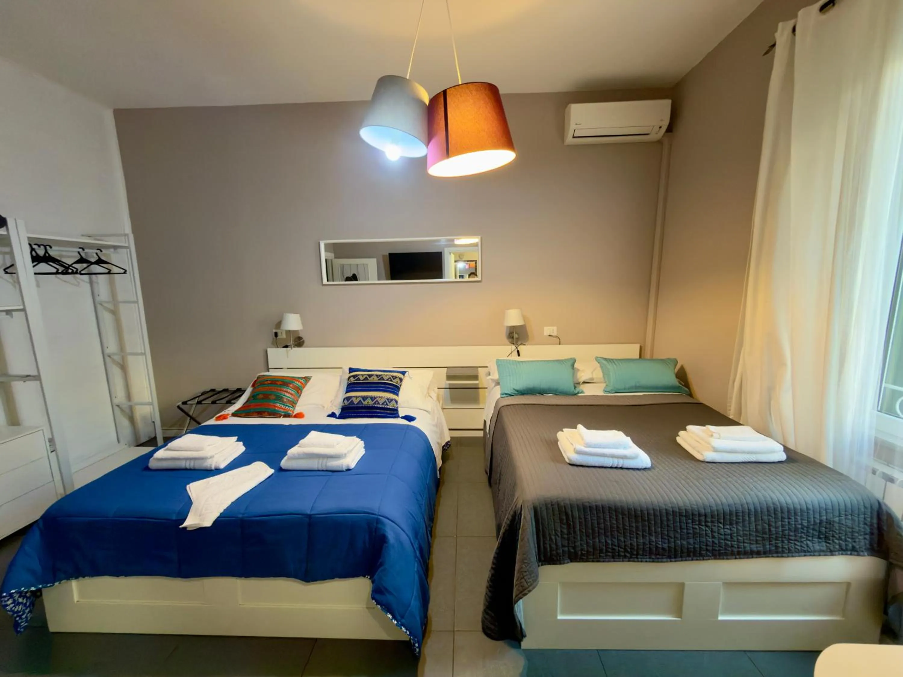 Bed in Le Due Civette Roma