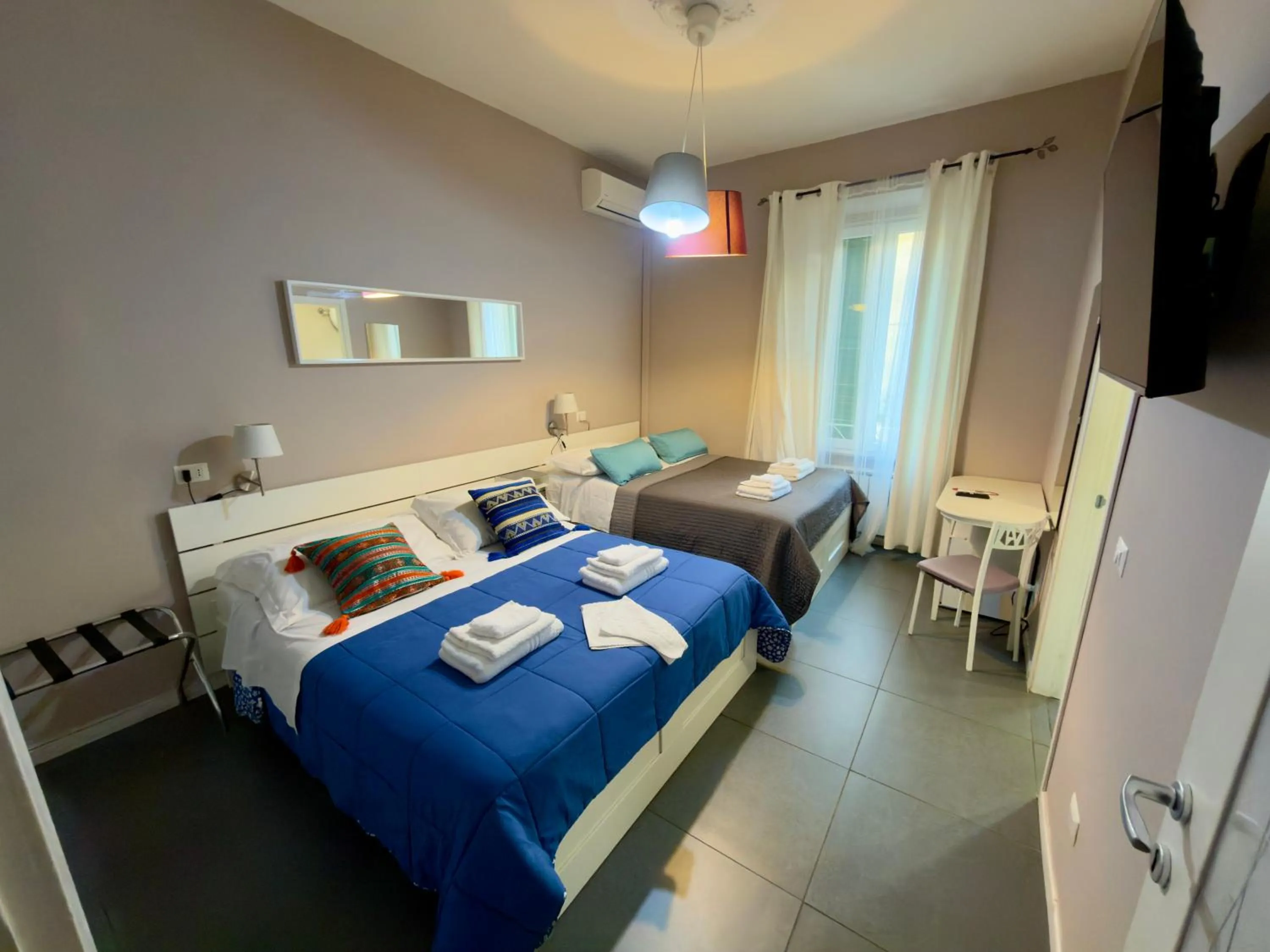 Bed in Le Due Civette Roma