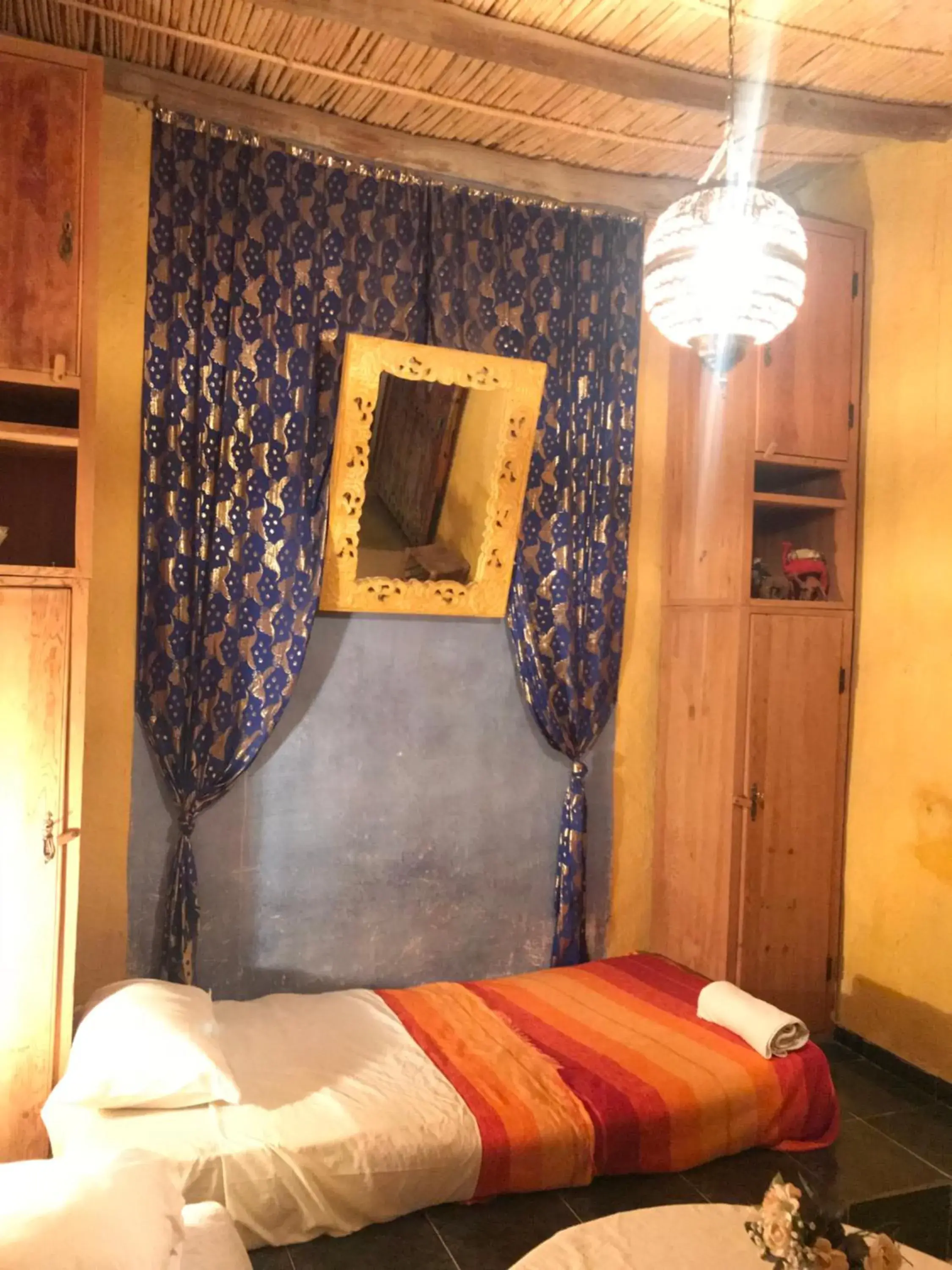 Budget Twin Room in Auberge Chez Julia Budget Twin Room in Auberge Chez Julia
