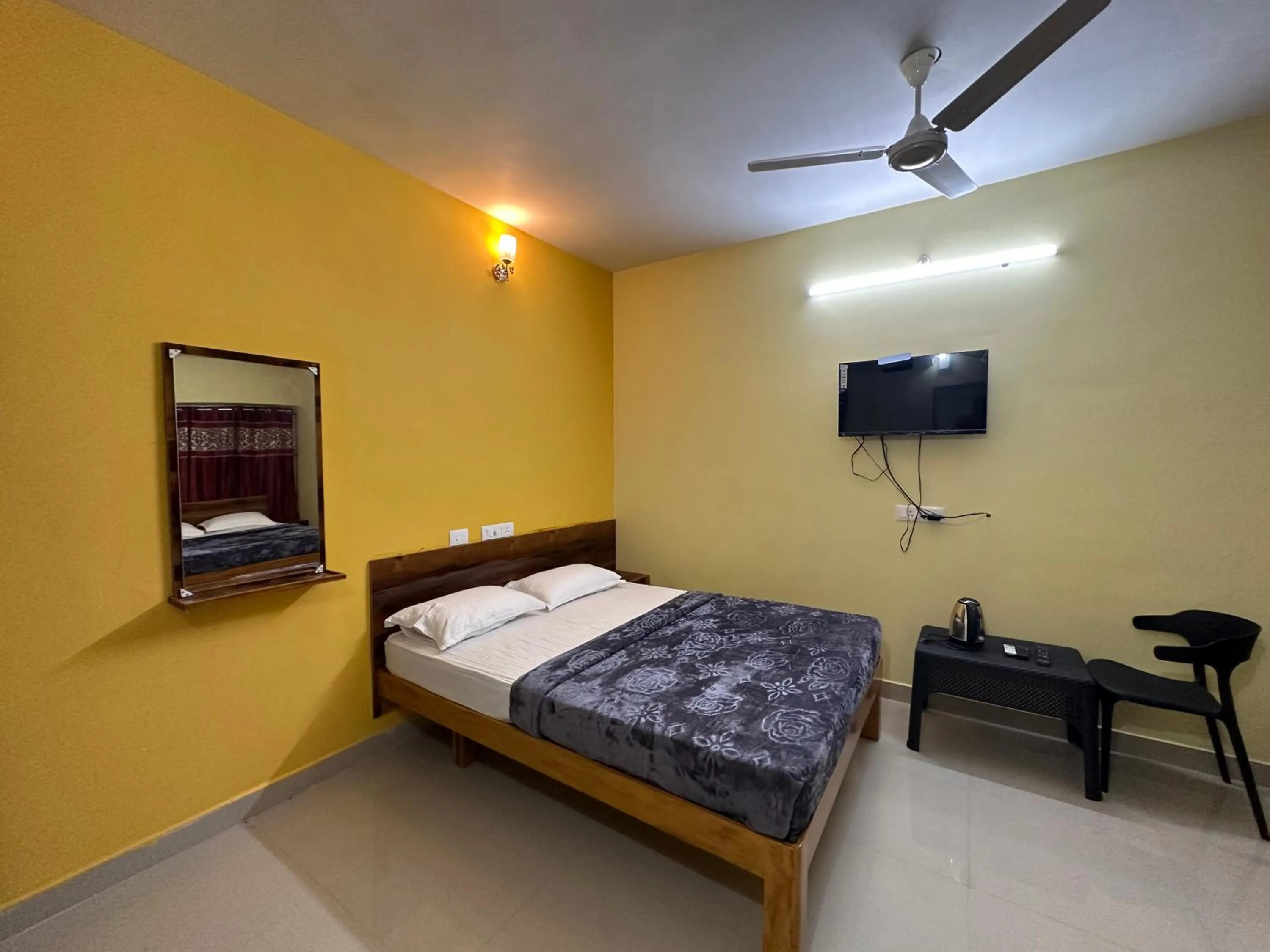 Bed in The Kaya Inn Srirangam