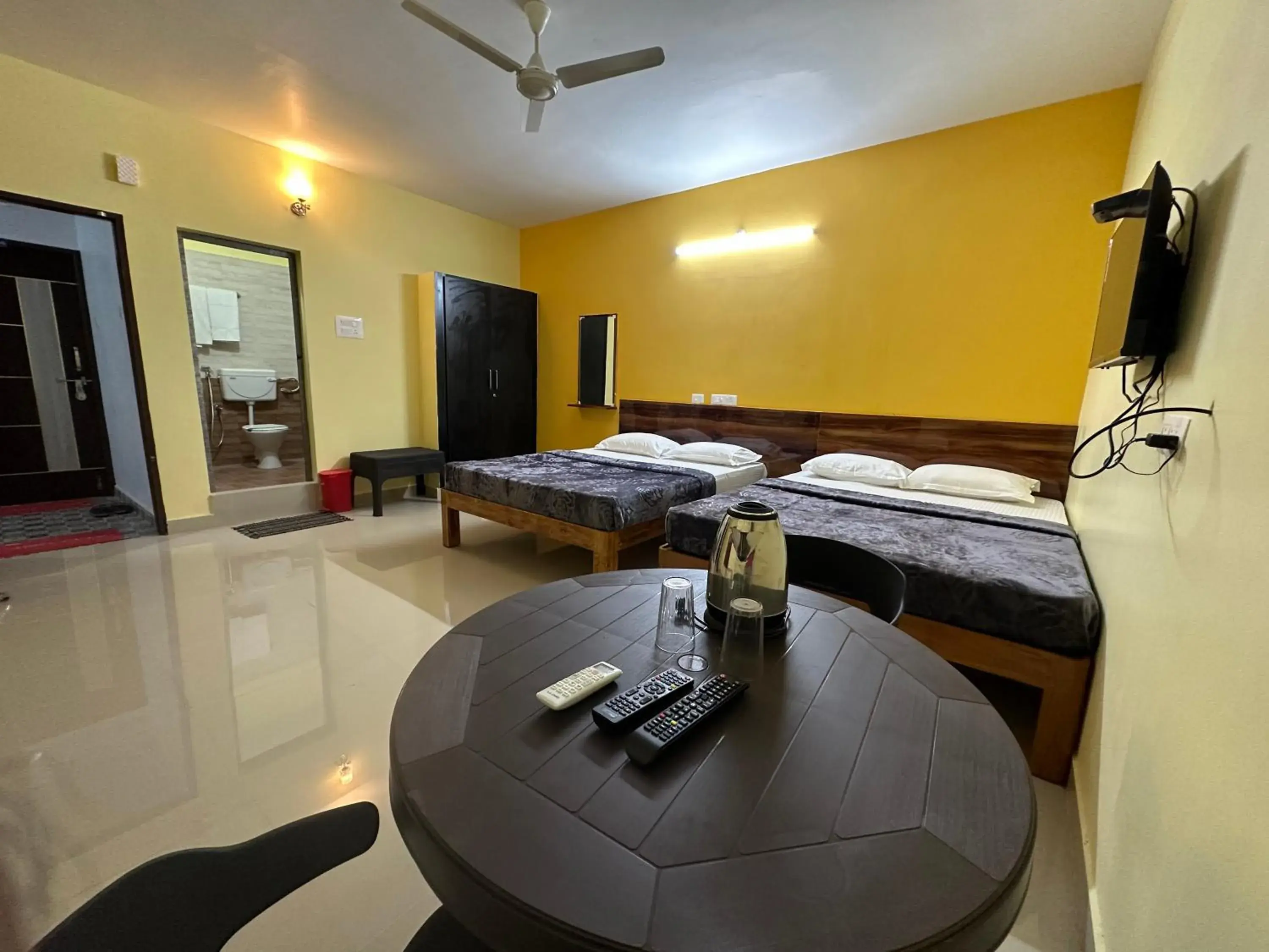 Photo of the whole room, Bed in The Kaya Inn Srirangam Photo of the whole room, Bed in The Kaya Inn Srirangam