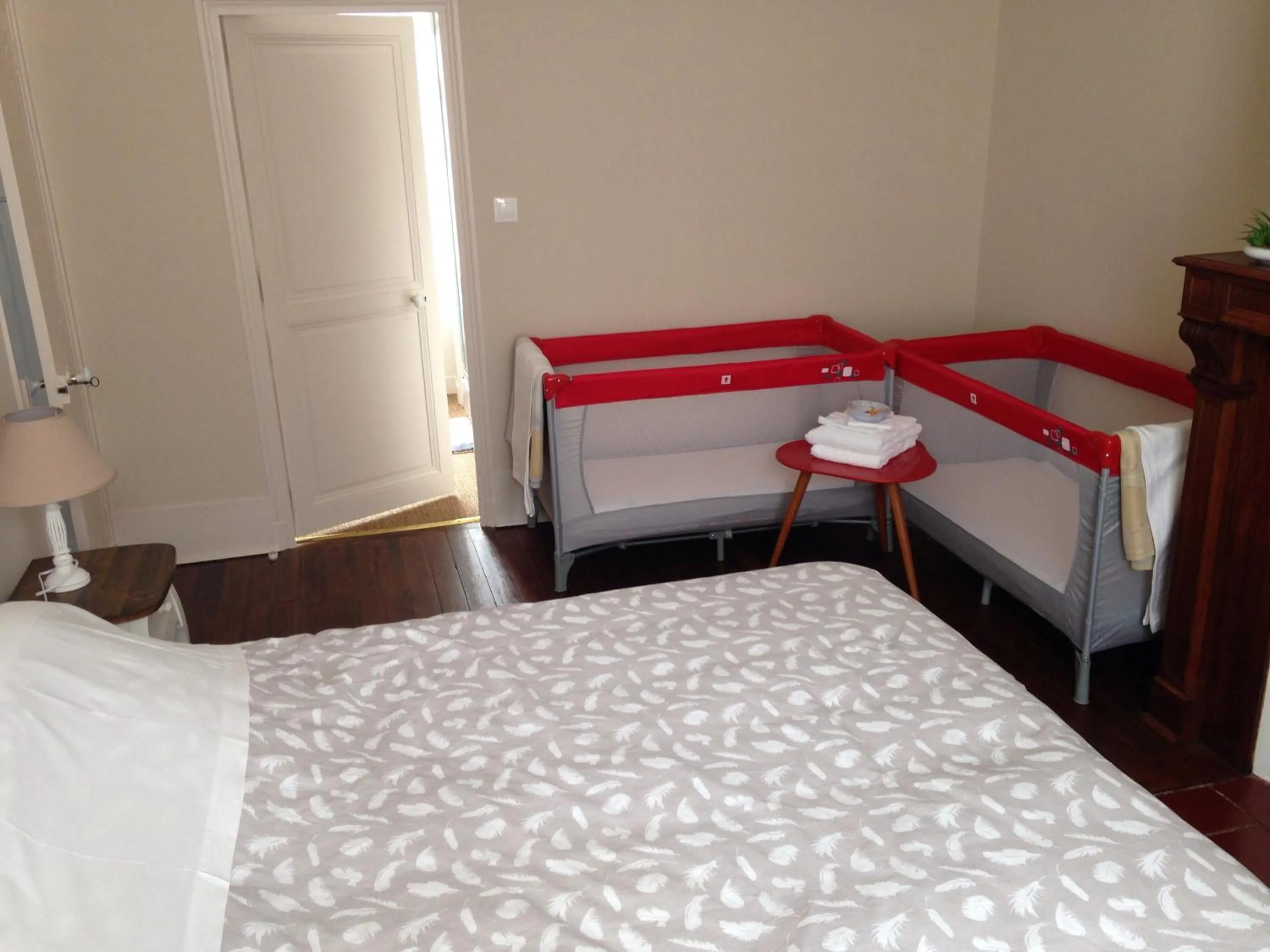 cot, Bed in Suite Sainte Anne