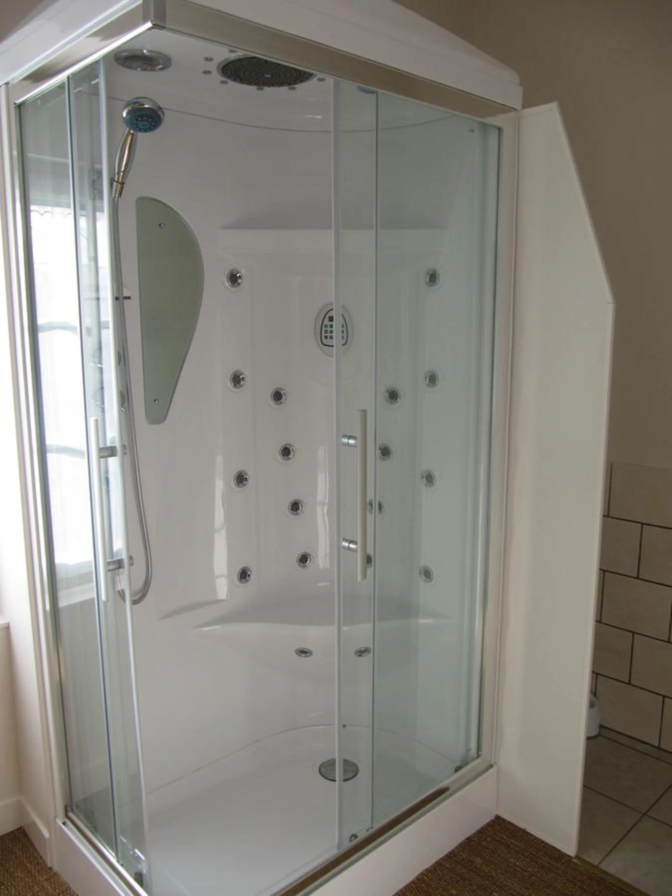 Shower in Suite Sainte Anne