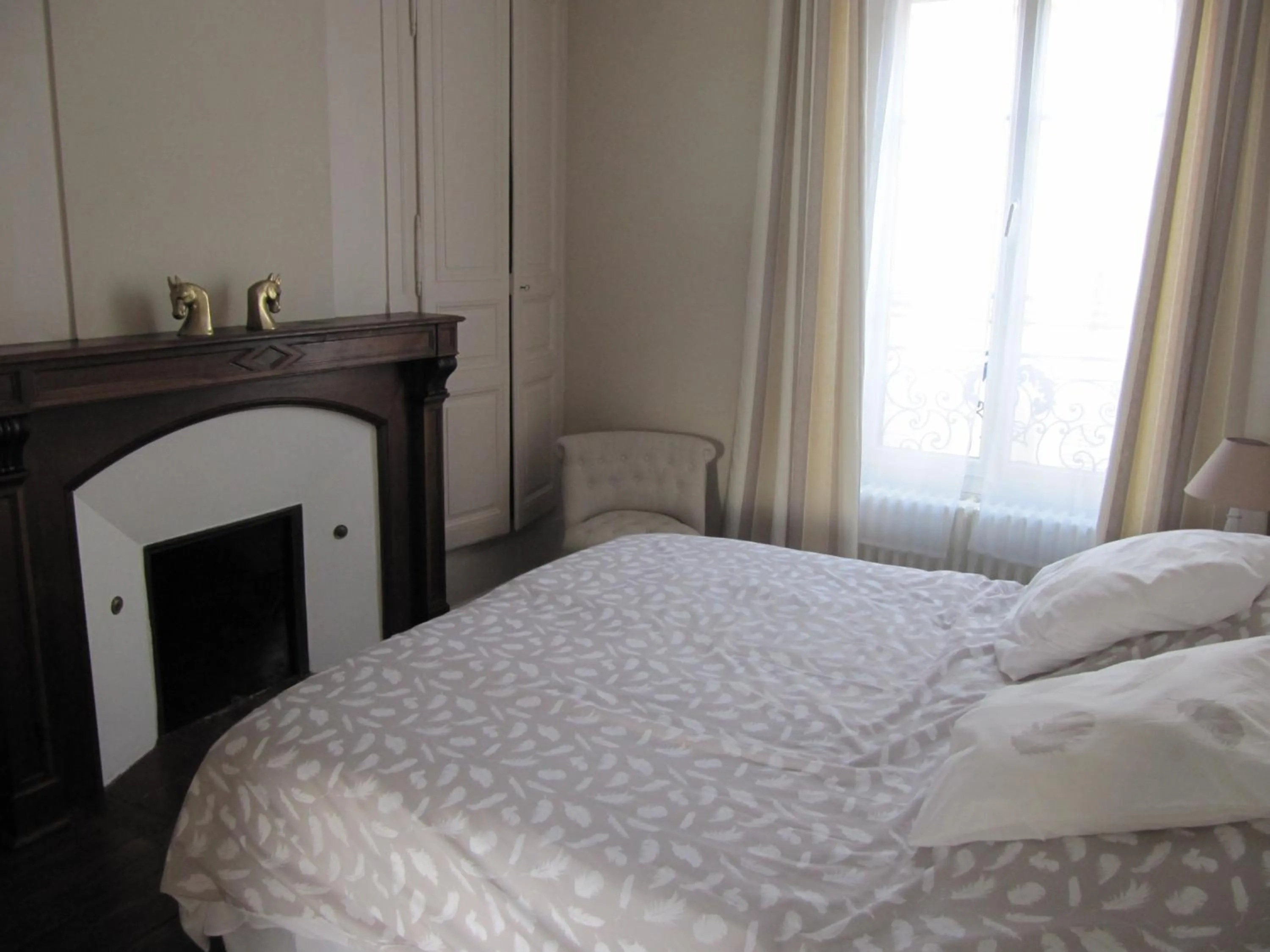 Bedroom, Bed in Suite Sainte Anne