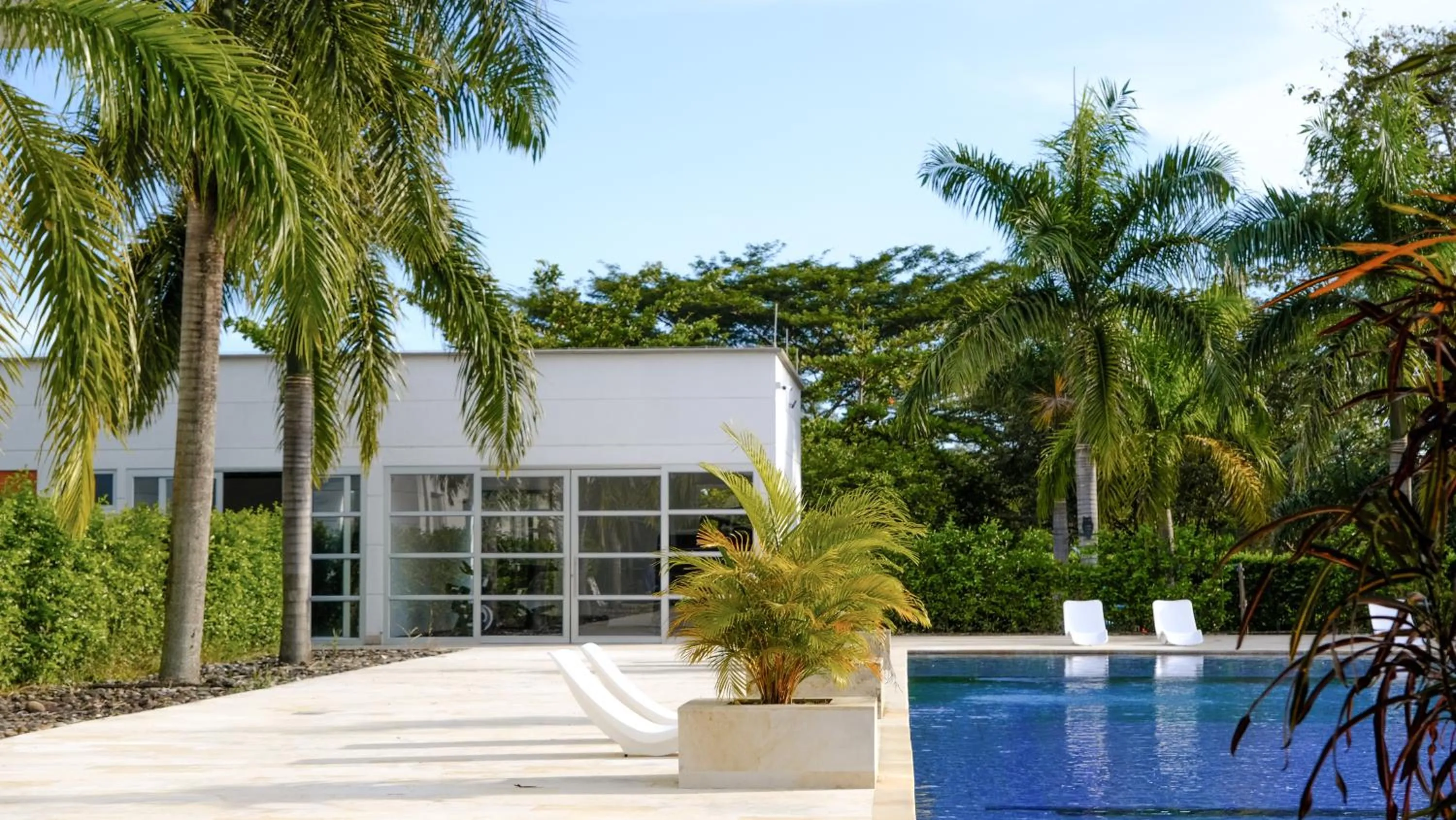 Swimming pool in Hotel Morúa