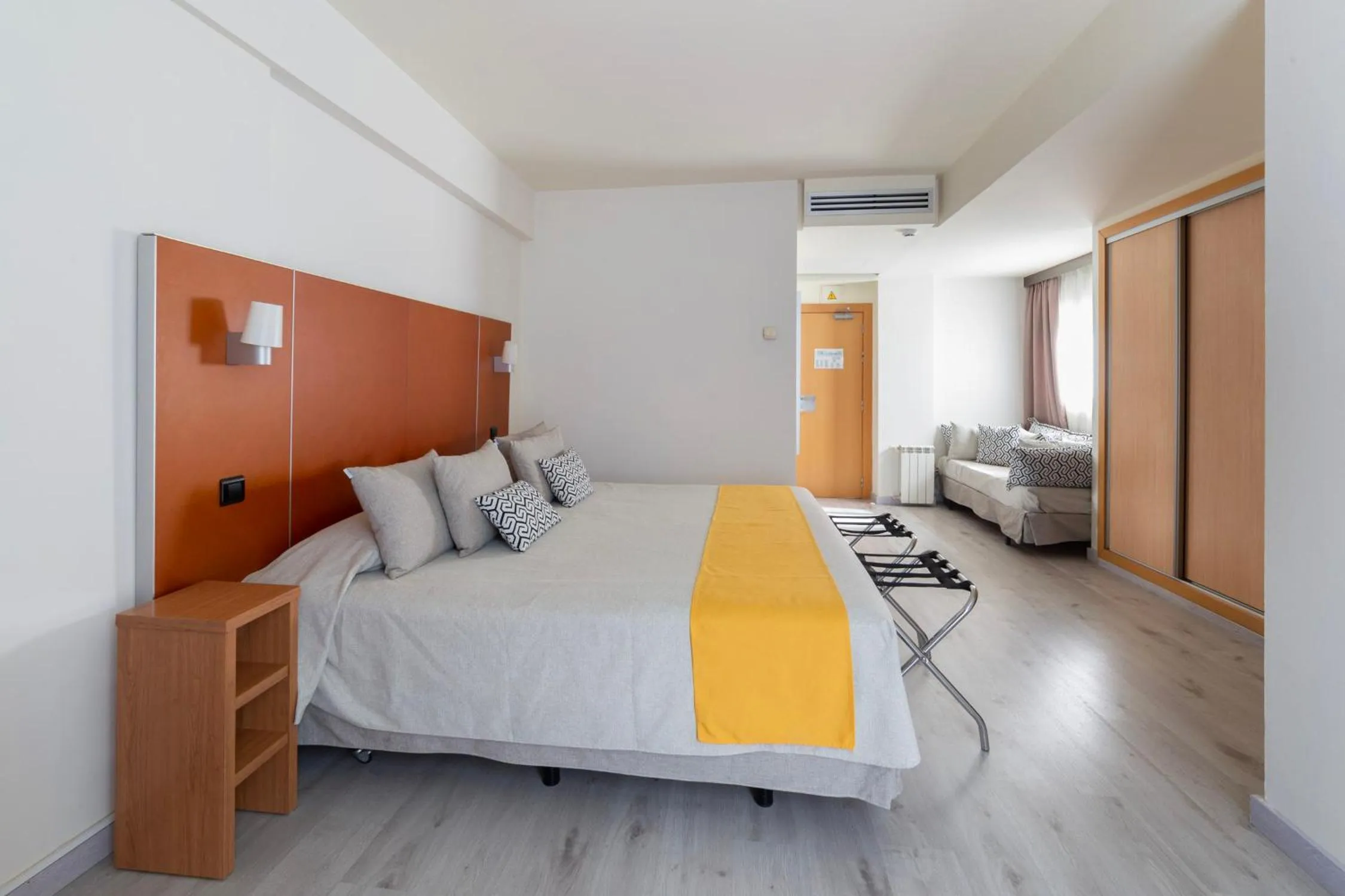 Bed in Hotel Oasis Plaza