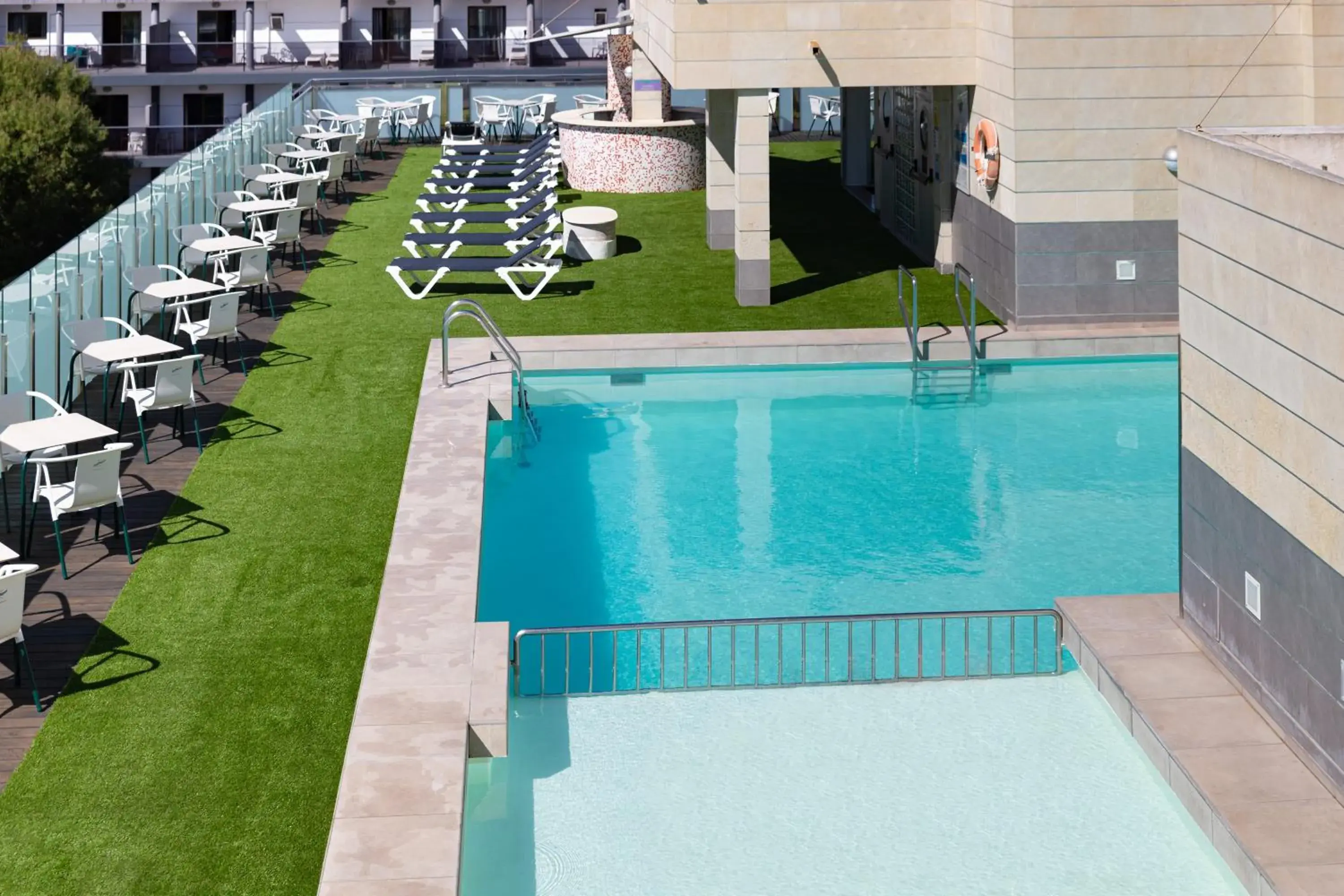 Swimming pool in Hotel Oasis Plaza Swimming pool in Hotel Oasis Plaza